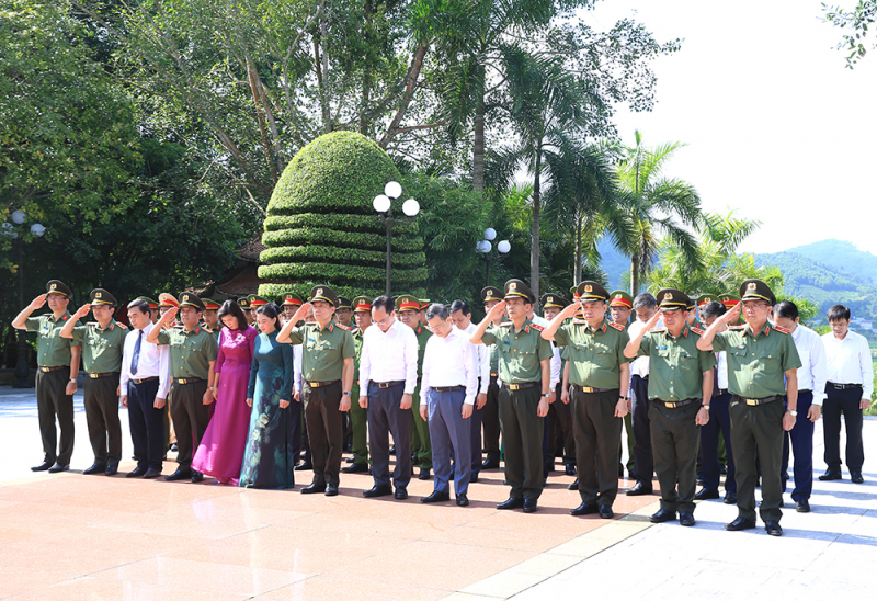 Đoàn công tác của Bộ Công an về nguồn tại Nha Công an Trung ương -2