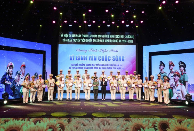 MPS honors outstanding youths and communal police officers - 1