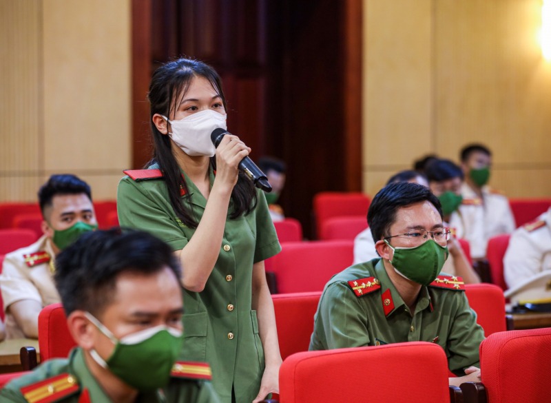 Minister To Lam meets public security youths - 3