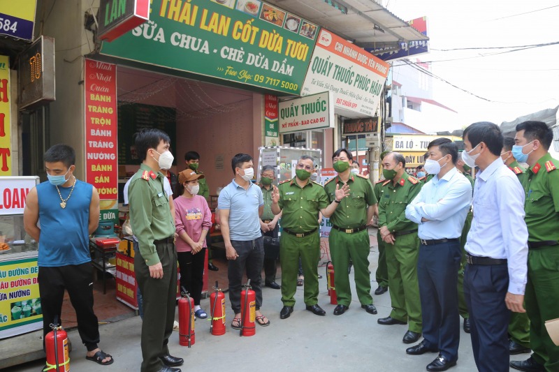 Deputy Minister Nguyen Van Long works with Bac Ninh Provincial Police ...