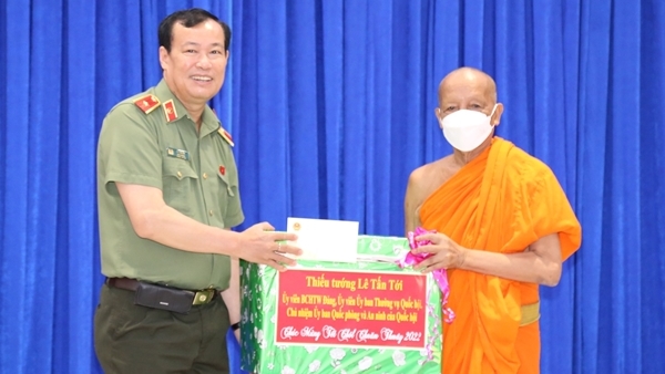 Thiếu tướng Lê Tấn Tới chúc Tết Chol Chnam Thmay tại Bạc Liêu và Sóc Trăng - Báo Công an Nhân dân điện tử