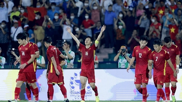 Việt Nam 2 - 0 Indonesia: Hùng Dũng nhân đôi cách biệt