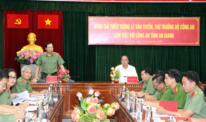 Deputy Minister Le Van Tuyen pays working visit to Kien Giang and An Giang - 1