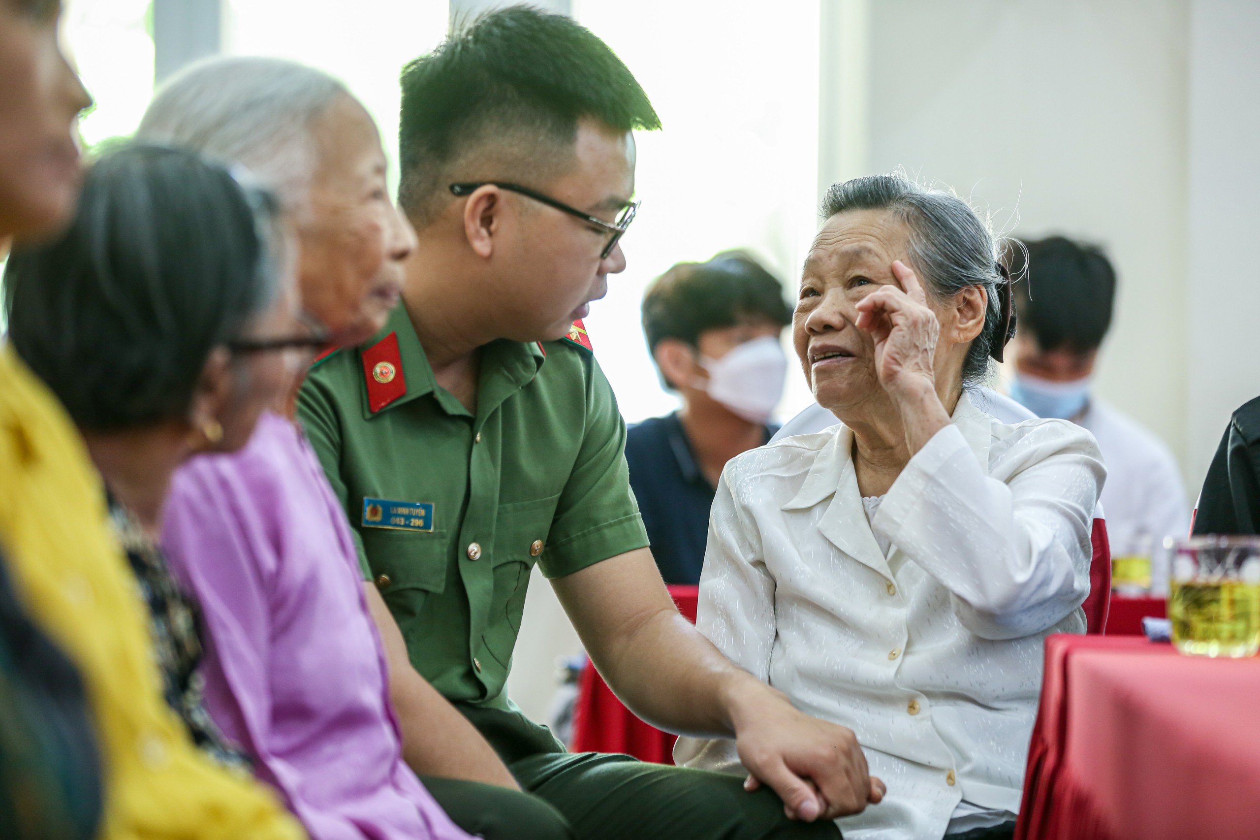 Hòa tiếng tri ân, sẻ chia cùng các vợ liệt sĩ  - 0