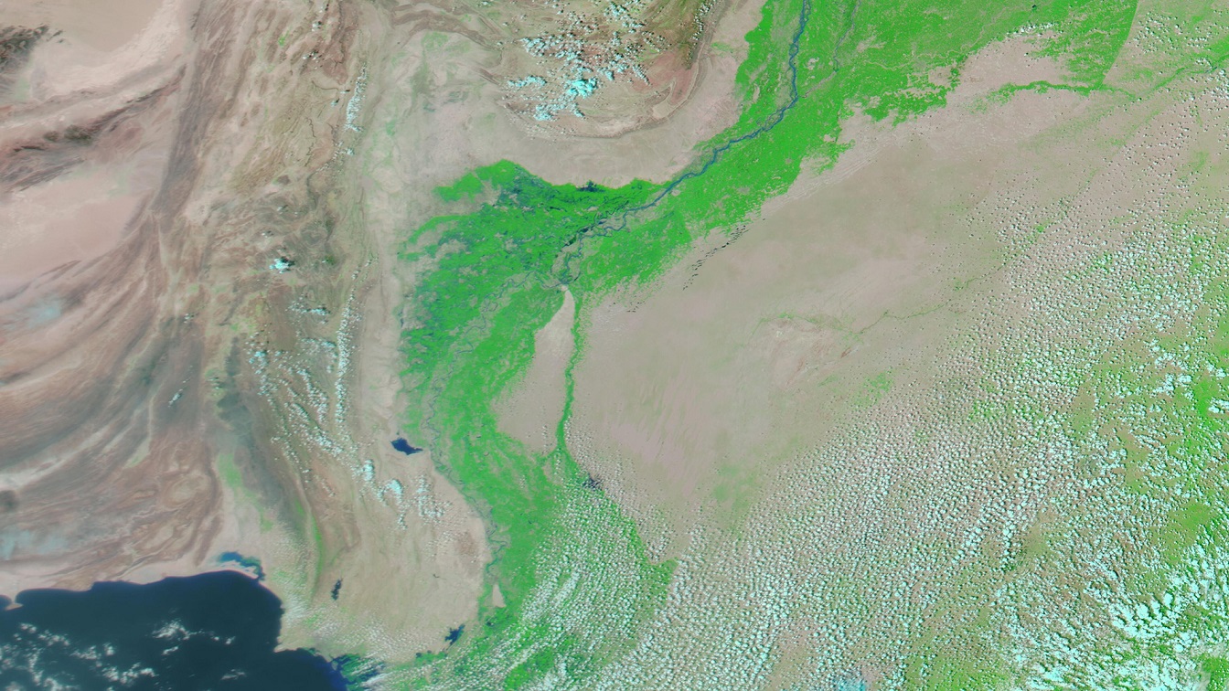Hồ nước khổng lồ xuất hiện tại Pakistan vì nước lũ ứ đọng  -1