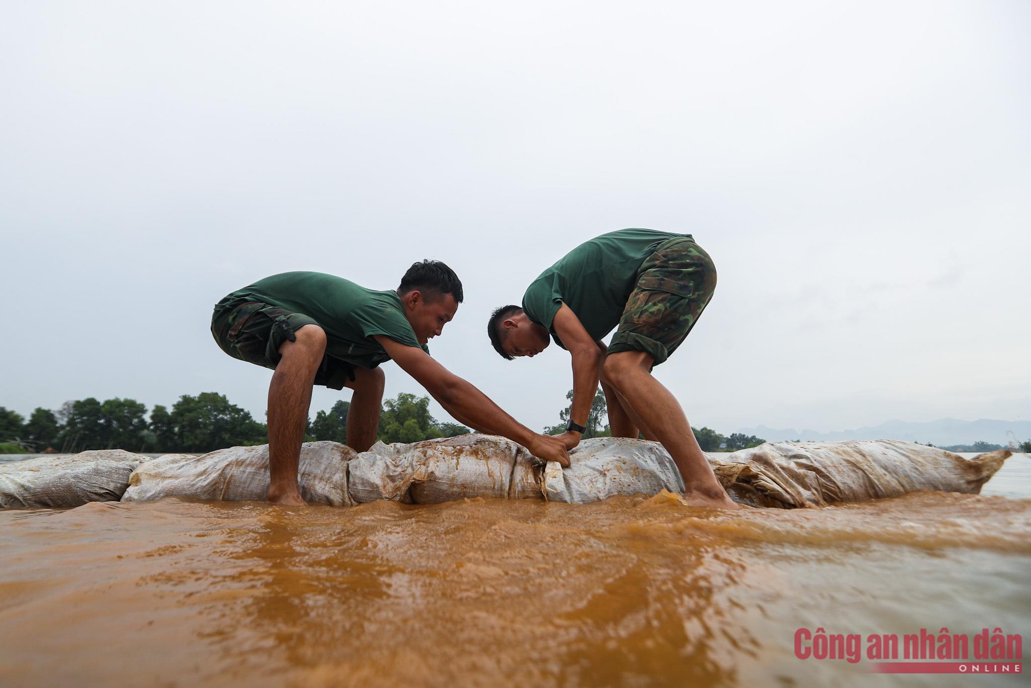 Nước dâng cao, người dân Chương Mỹ lao đao vì ngập -1