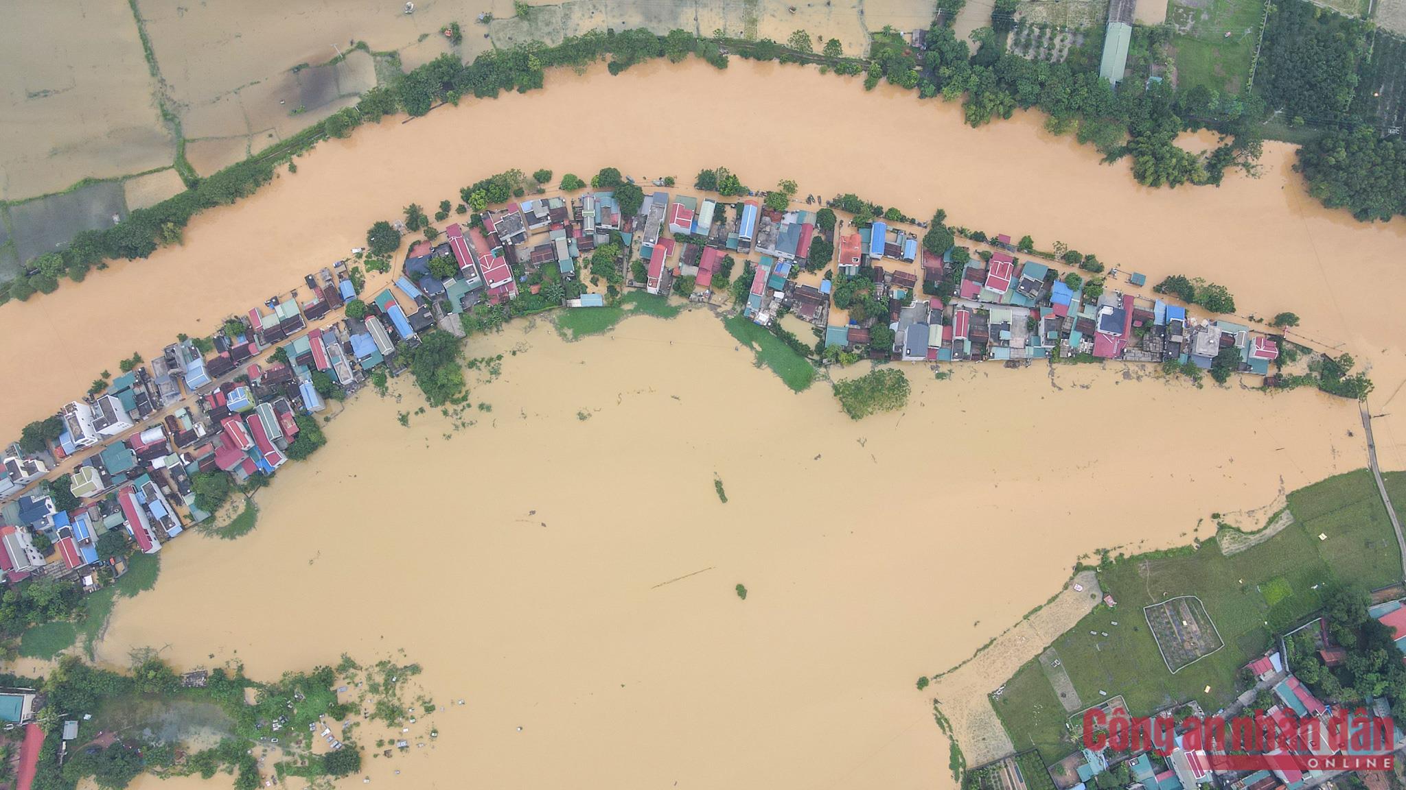 Nước dâng cao, người dân Chương Mỹ lao đao vì ngập -1