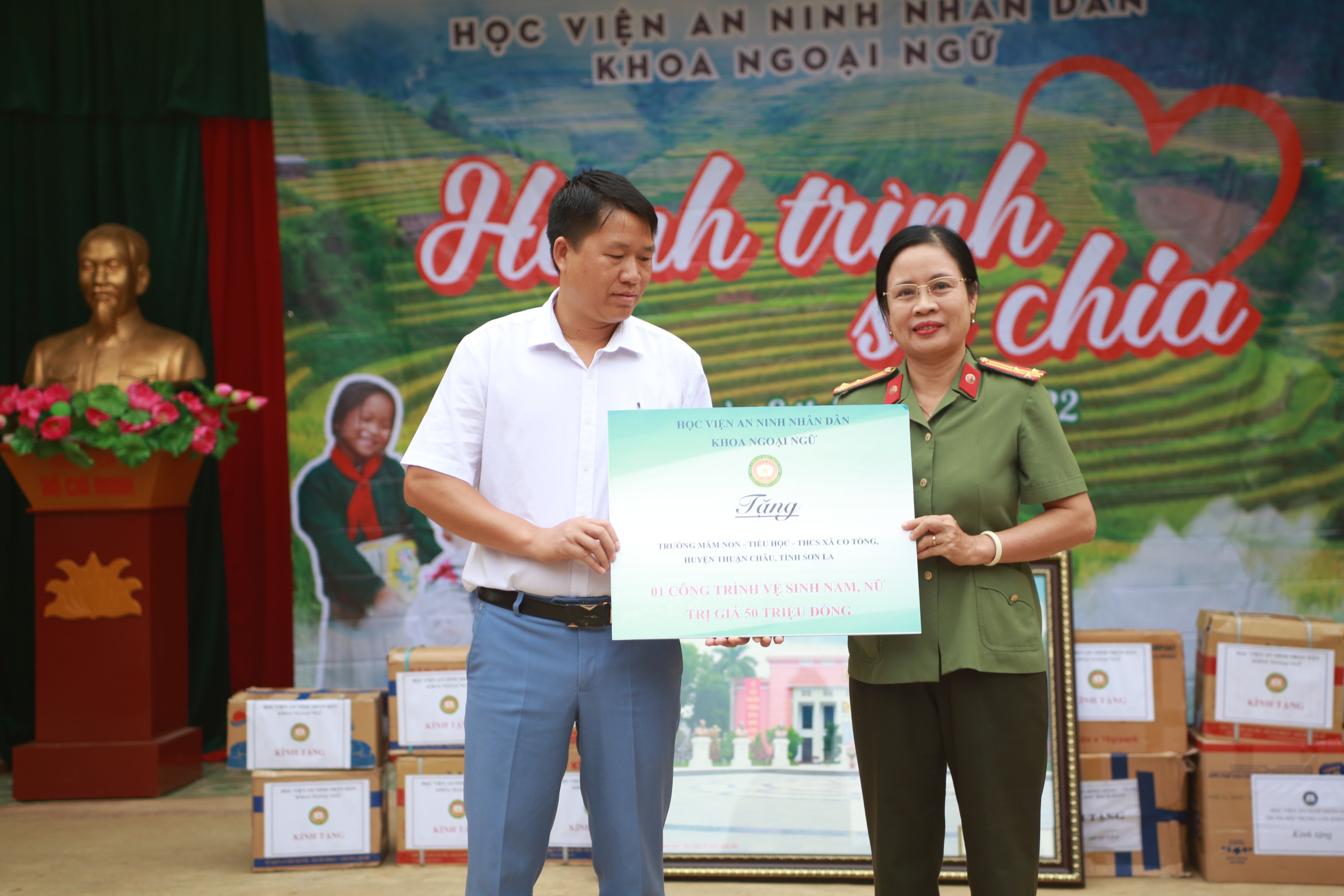 Mang Trung thu đến các em nhỏ vùng cao Sơn La  - 1