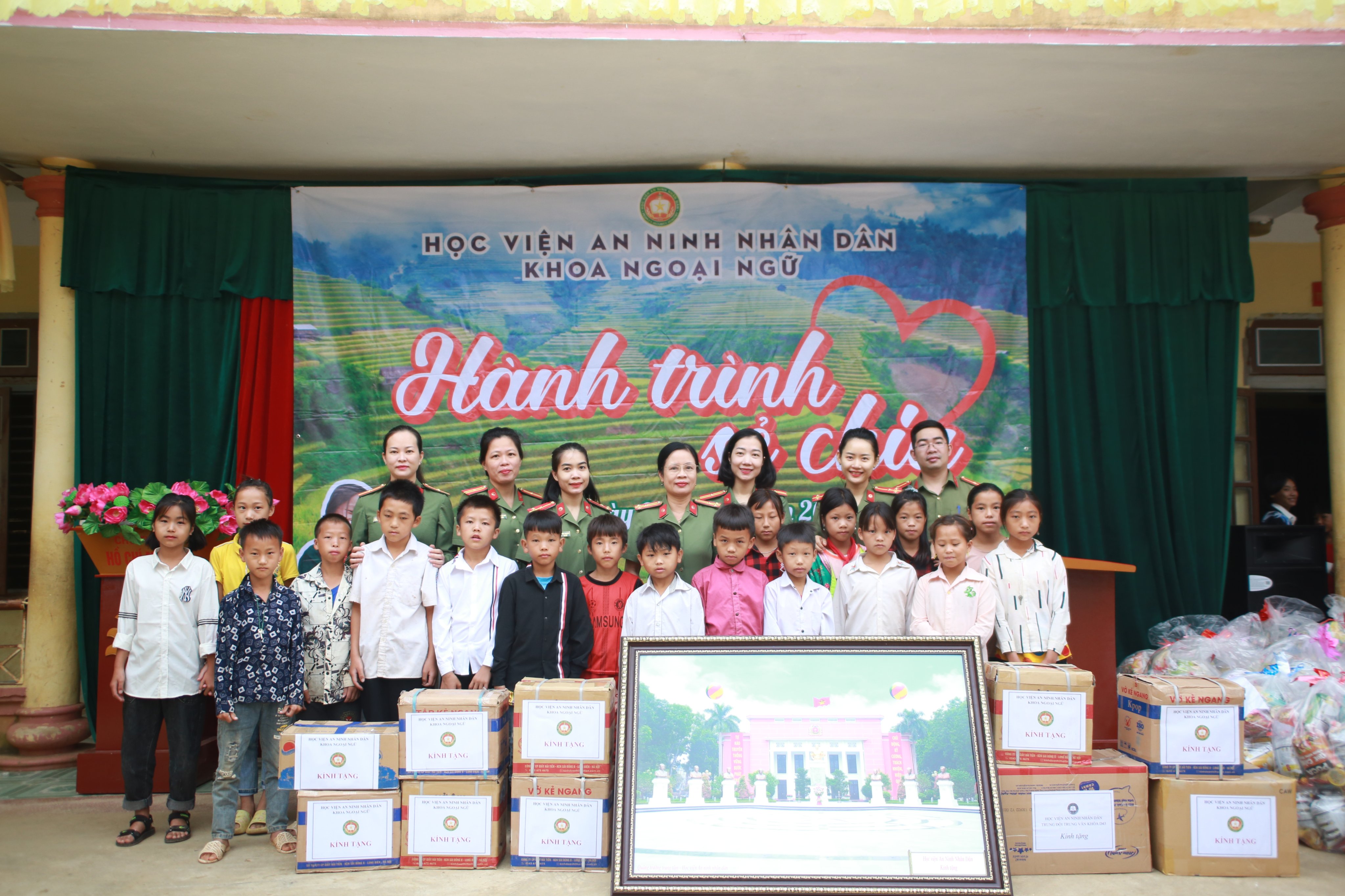 Mang Trung thu đến các em nhỏ vùng cao Sơn La  - 5