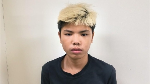 Ném chai thuỷ tinh vào người đi đường do tưởng nhầm là 