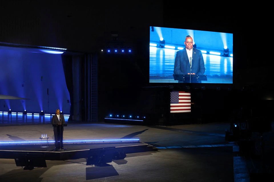 Mỹ trình lành máy bay ném bom tàng hình mới siêu hiện đại   - 2