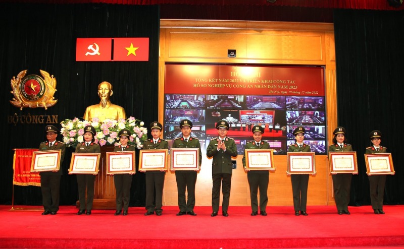 Deputy Minister Le Quoc Hung attends year-end conference of Department of Criminal Records and Archives - 2