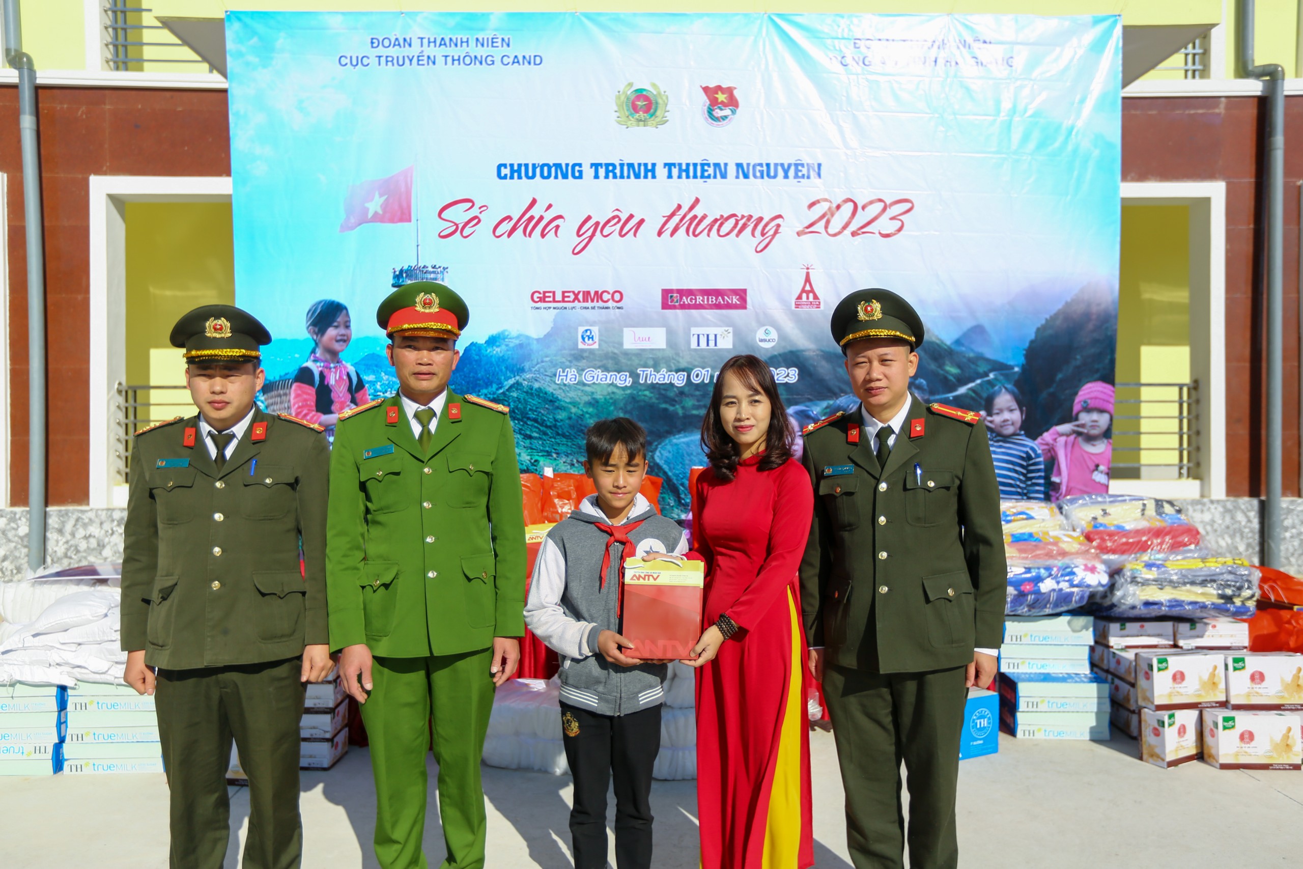 Tuổi trẻ Cục Truyền thông CAND về với miền địa đầu Tổ quốc - 0