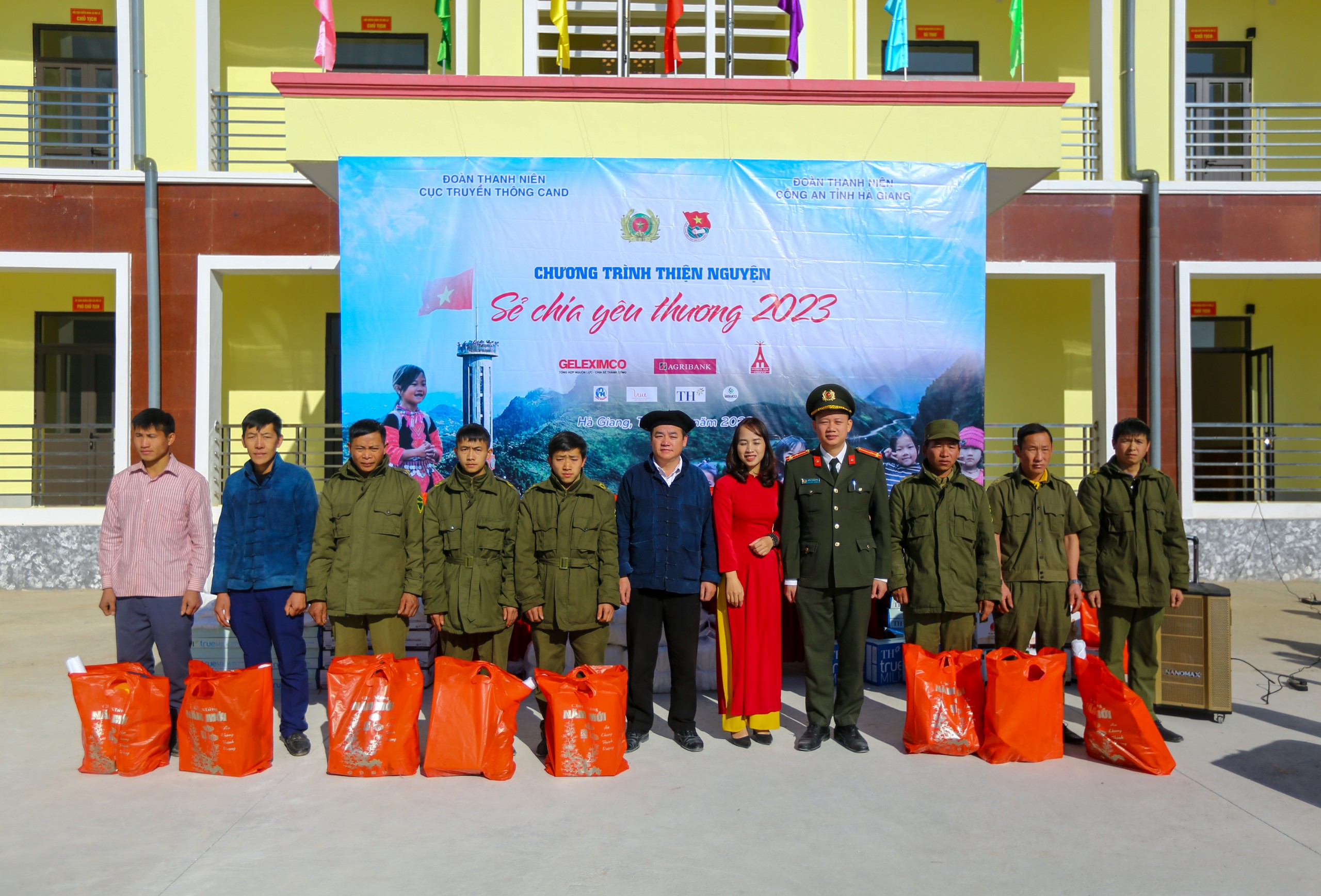 Tuổi trẻ Cục Truyền thông CAND về với miền địa đầu Tổ quốc - 1