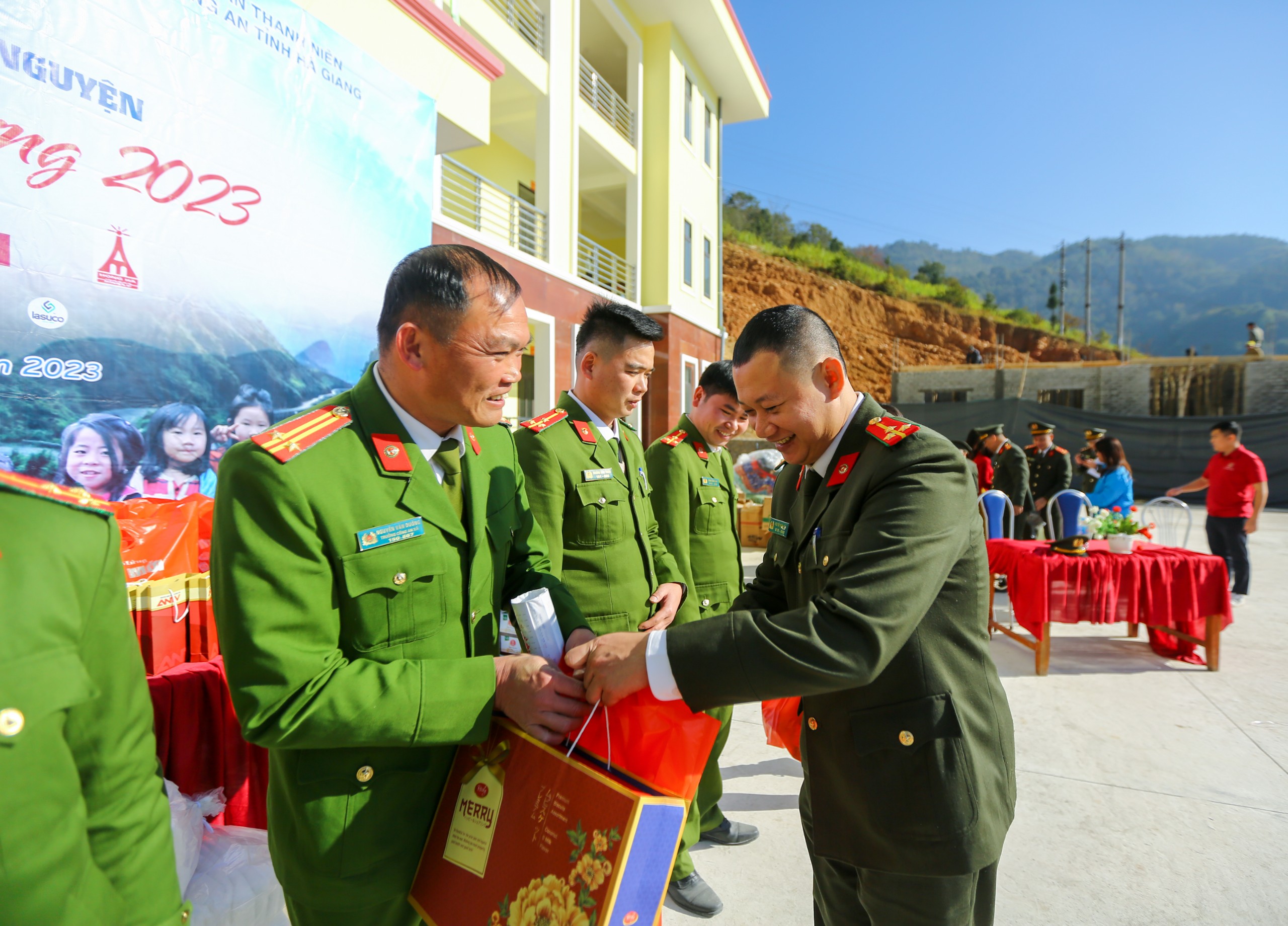 Tuổi trẻ Cục Truyền thông CAND về với miền địa đầu Tổ quốc - 4