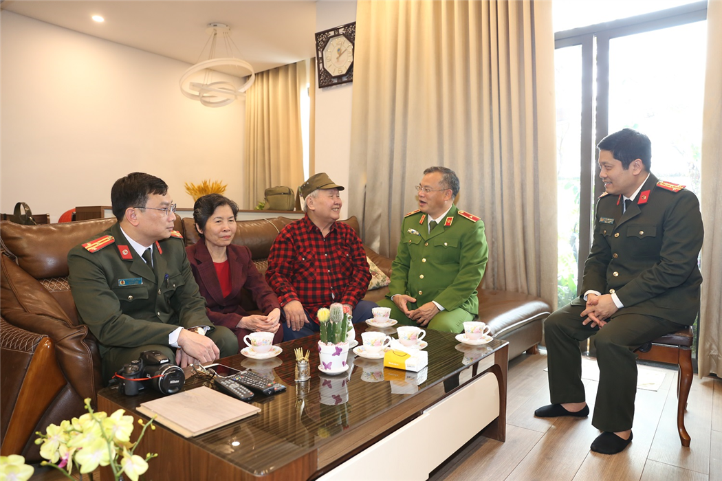 Thứ trưởng Nguyễn Văn Long thăm hỏi, chúc Tết gia đình các đồng chí cố lãnh đạo Bộ Công an qua các thời kỳ -0