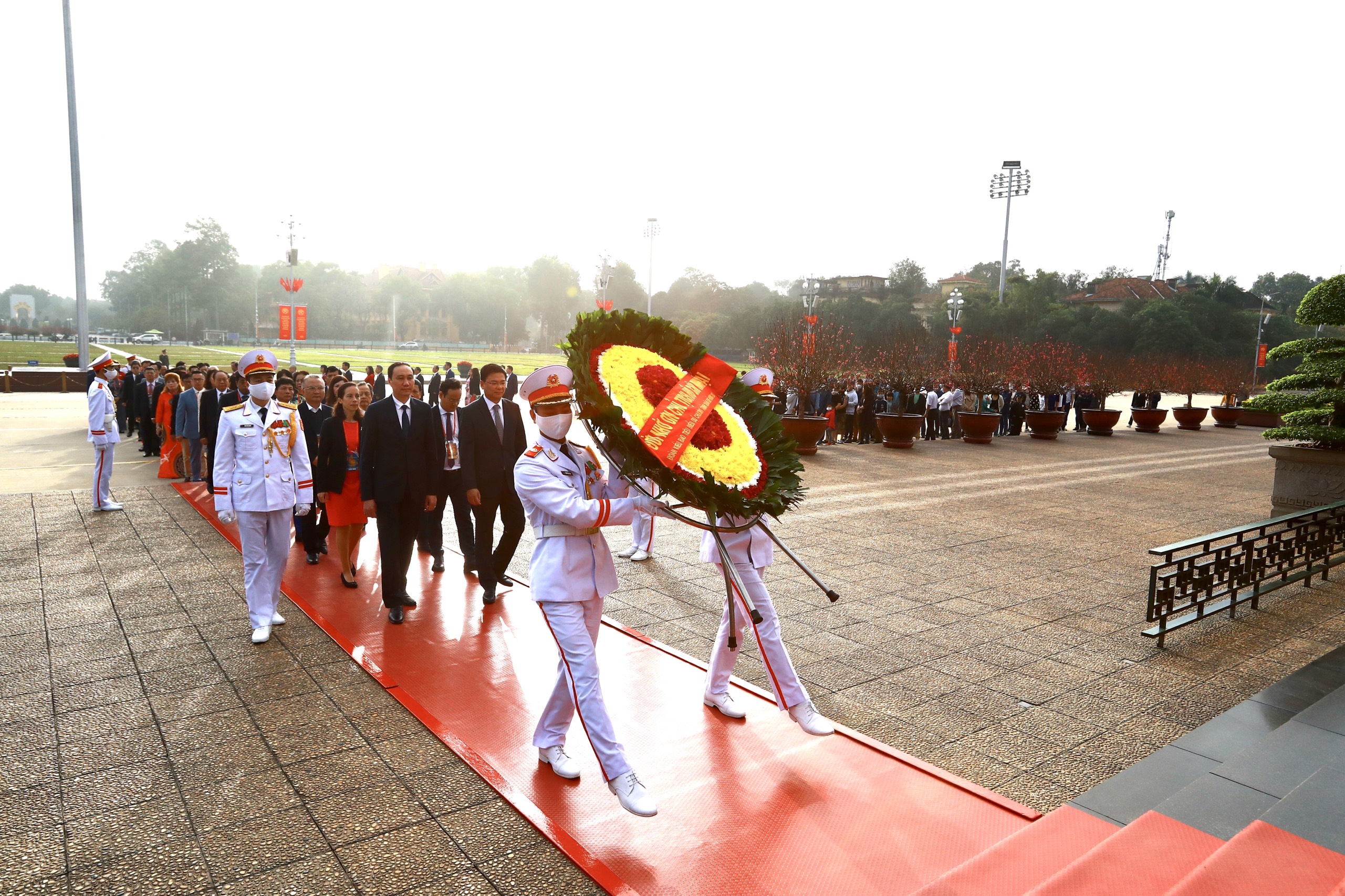 Chủ tịch nước và kiều bào dâng hương, thả cá chép tại Hoàng thành Thăng Long - 0