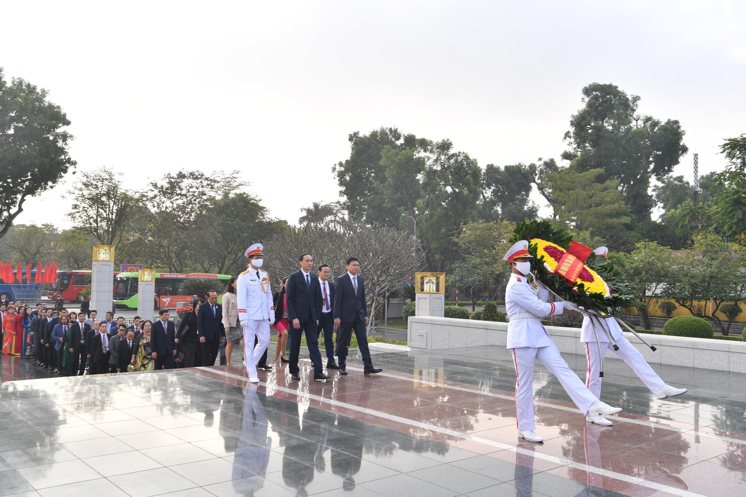 Chủ tịch nước và kiều bào dâng hương, thả cá chép tại Hoàng thành Thăng Long - 0