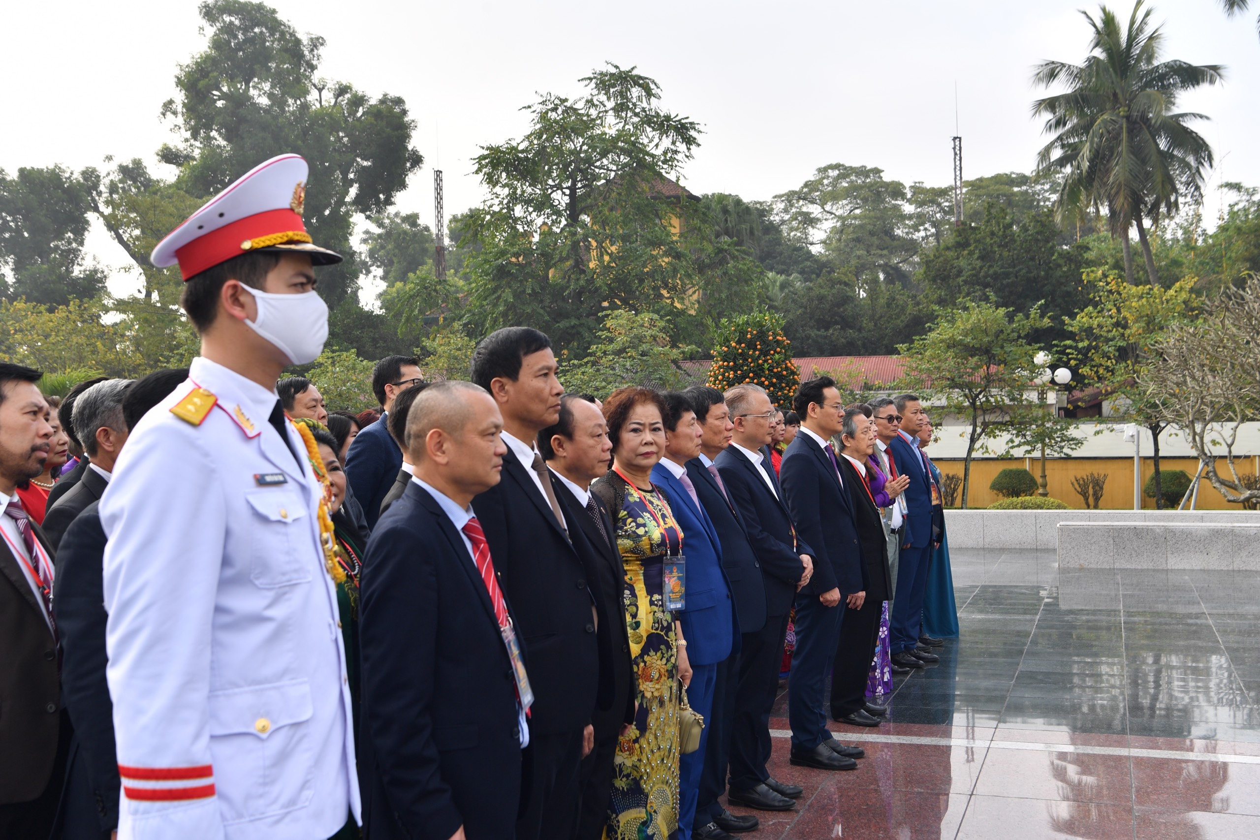 Chủ tịch nước và kiều bào dâng hương, thả cá chép tại Hoàng thành Thăng Long - 4