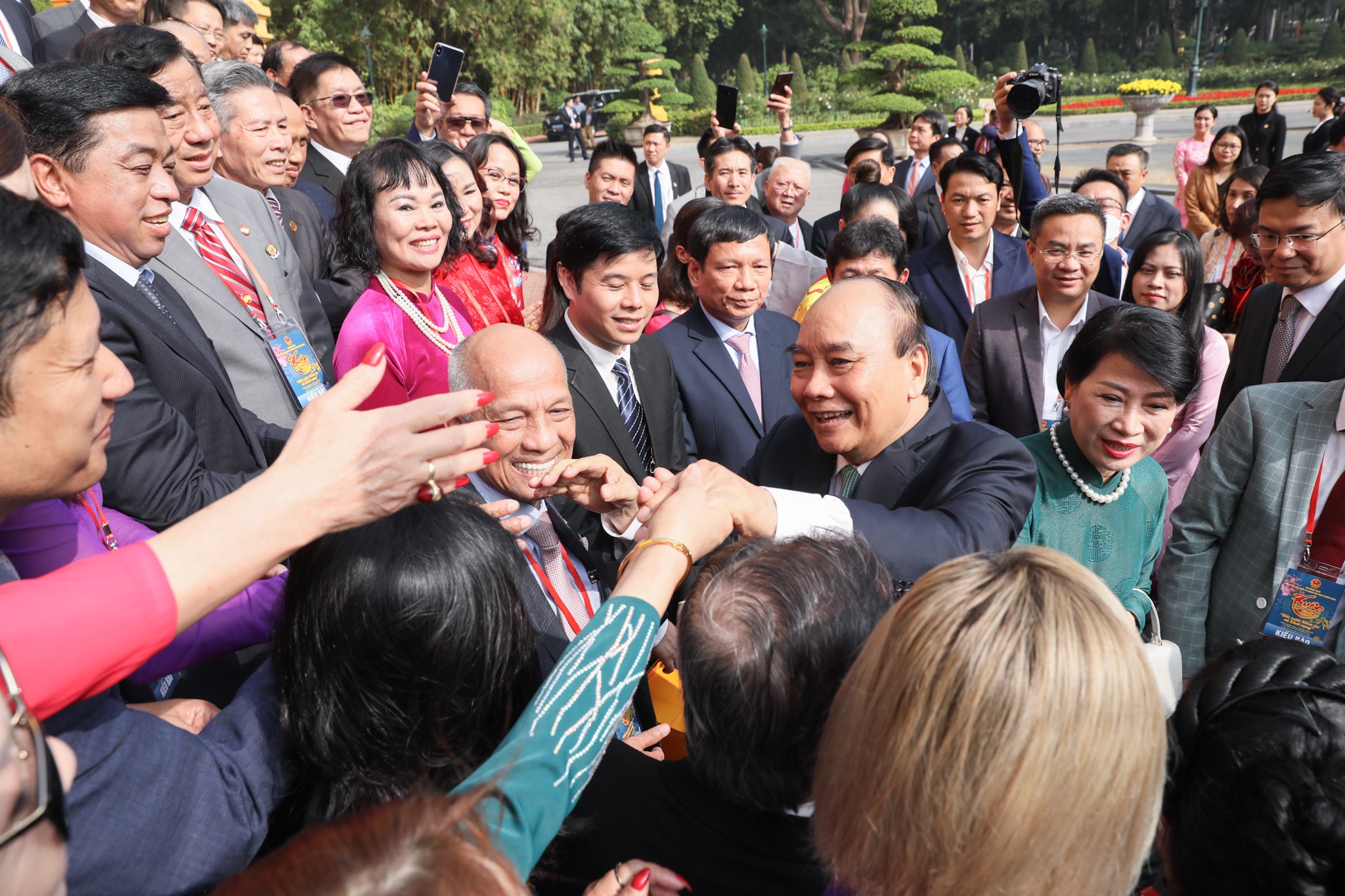 Chủ tịch nước và kiều bào dâng hương, thả cá chép tại Hoàng thành Thăng Long - 0