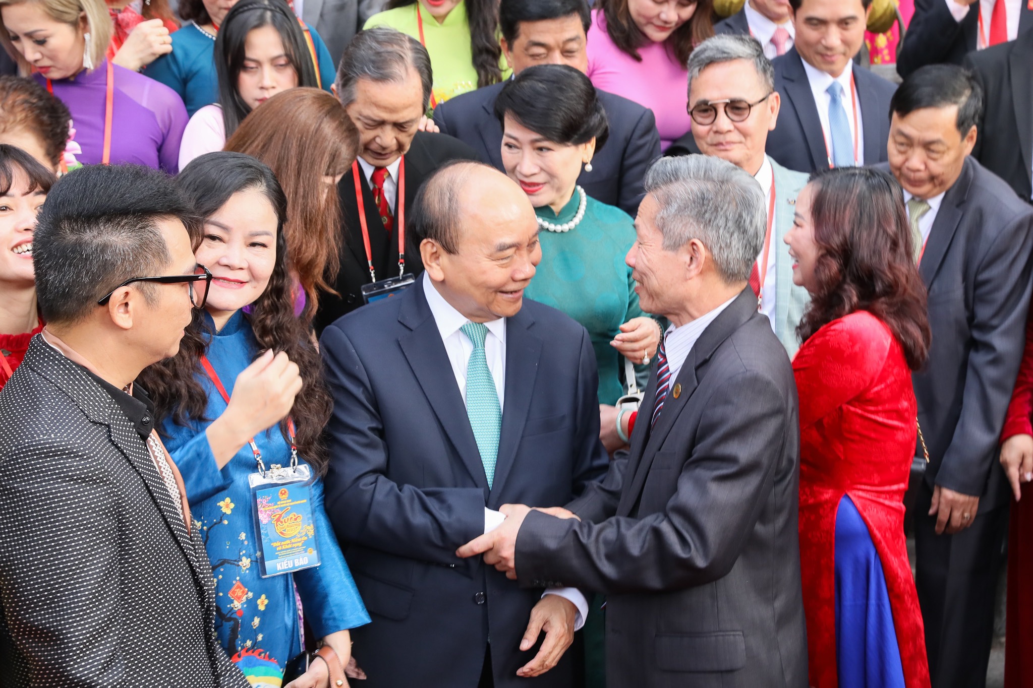 Chủ tịch nước và kiều bào dâng hương, thả cá chép tại Hoàng thành Thăng Long - 1