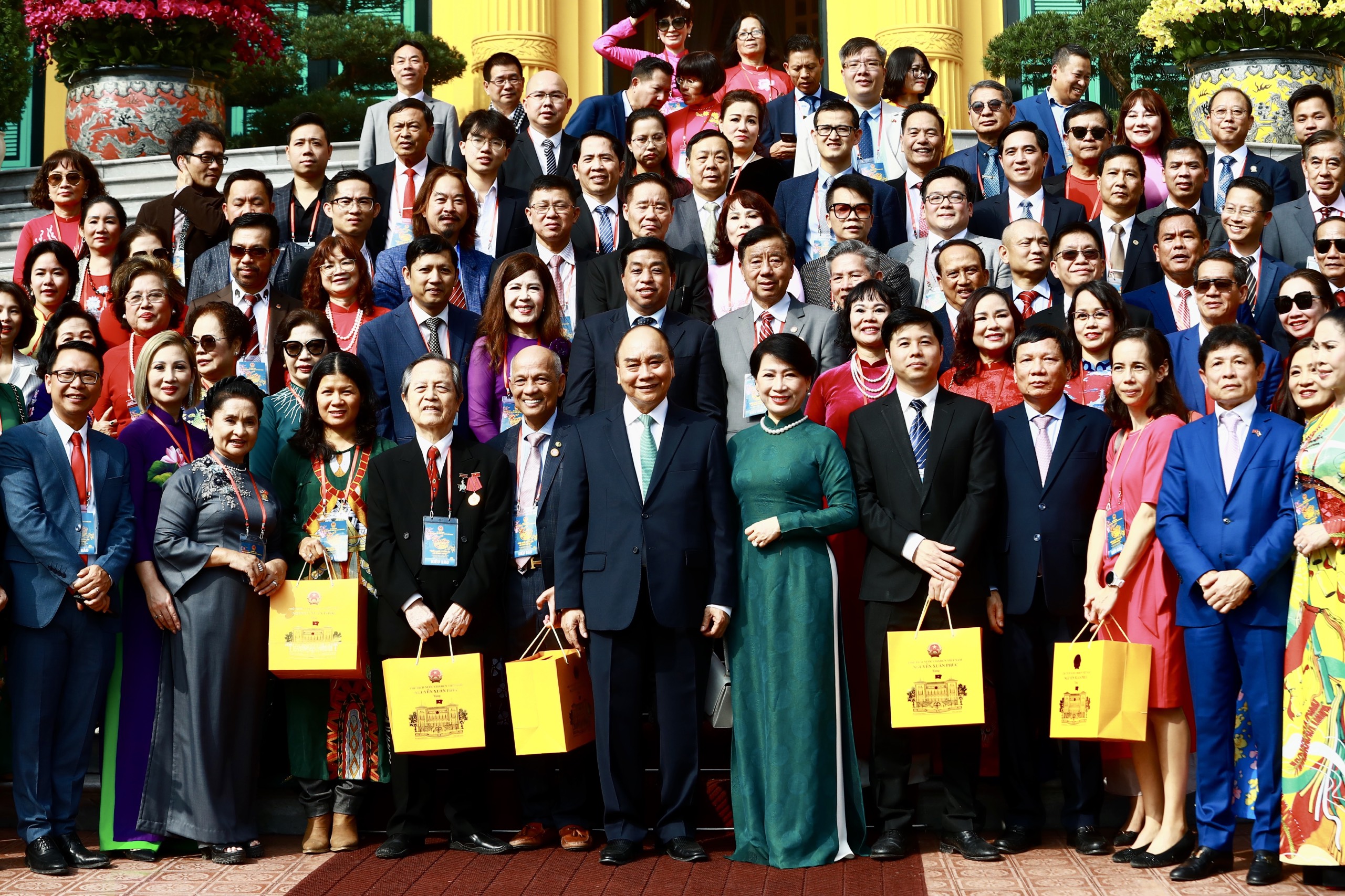 Chủ tịch nước và kiều bào dâng hương, thả cá chép tại Hoàng thành Thăng Long - 4