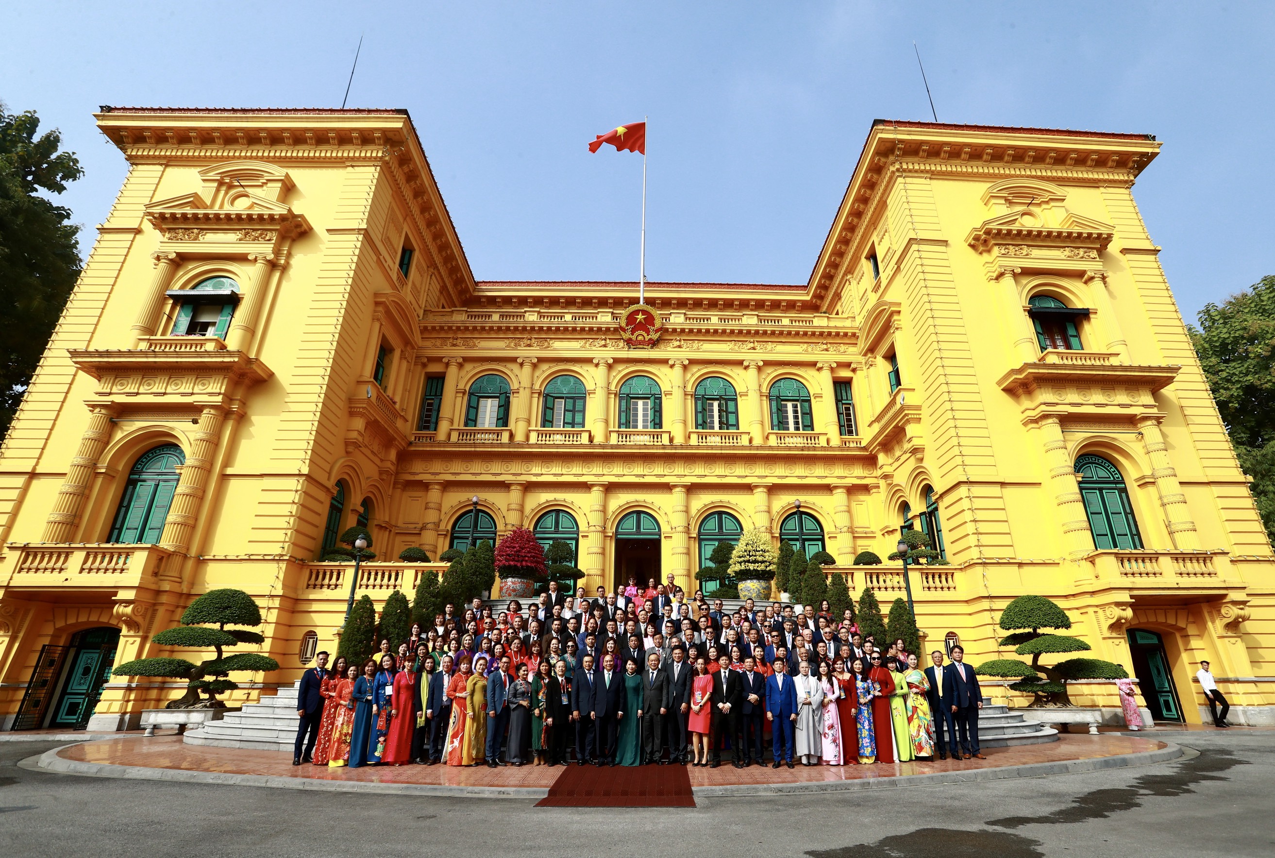 Chủ tịch nước và kiều bào dâng hương, thả cá chép tại Hoàng thành Thăng Long - 5