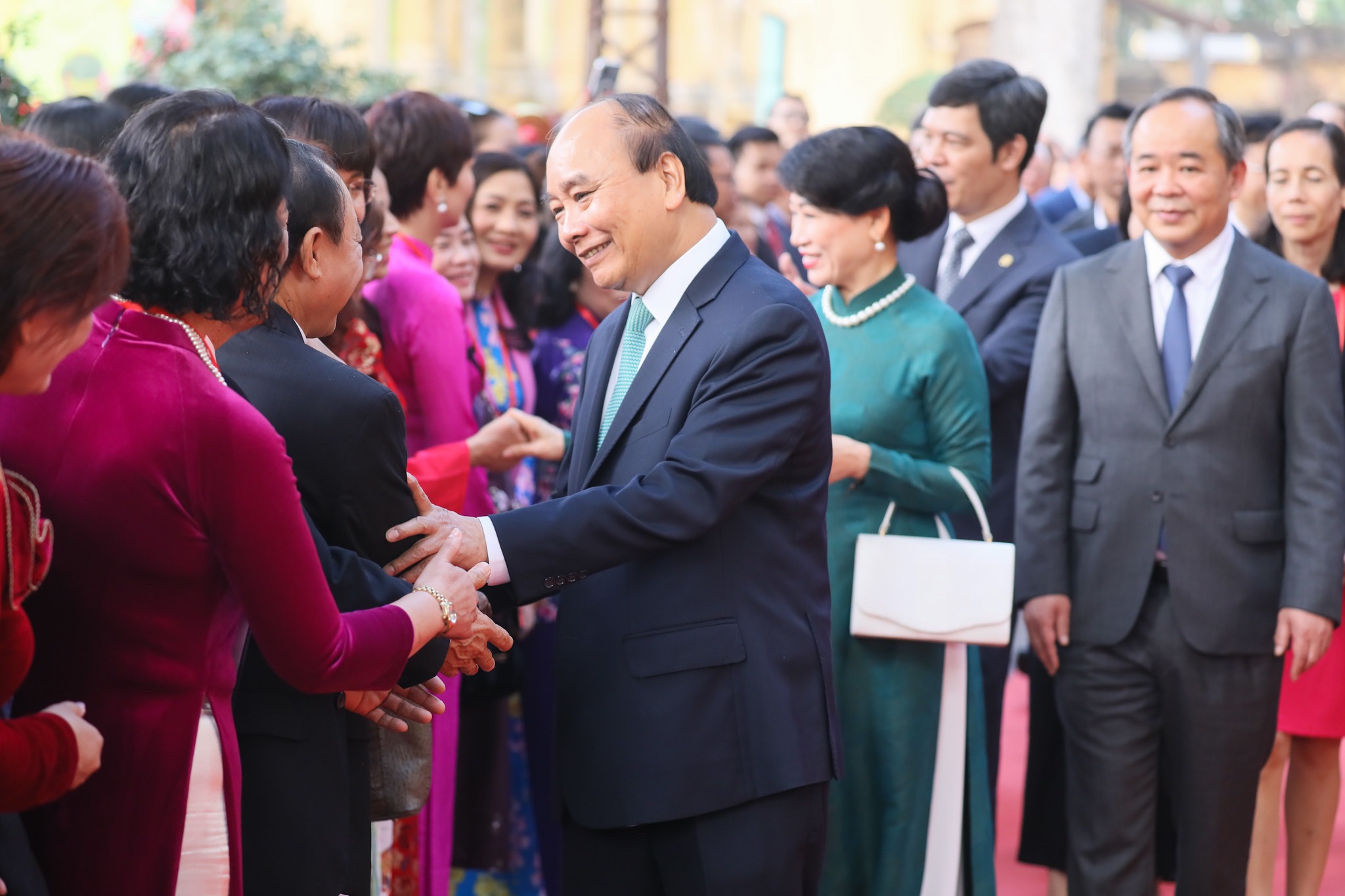 Chủ tịch nước và kiều bào dâng hương, thả cá chép tại Hoàng thành Thăng Long - 0