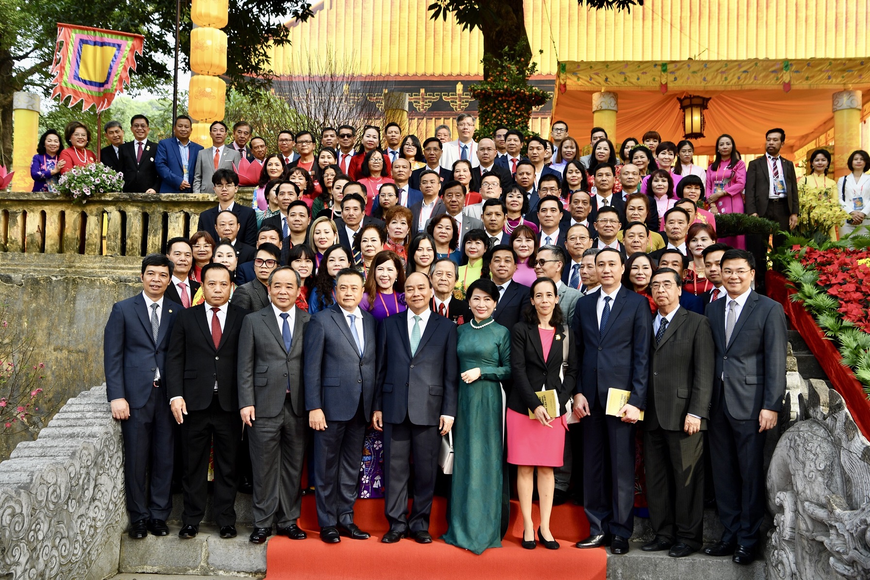 Chủ tịch nước và kiều bào dâng hương, thả cá chép tại Hoàng thành Thăng Long - 3