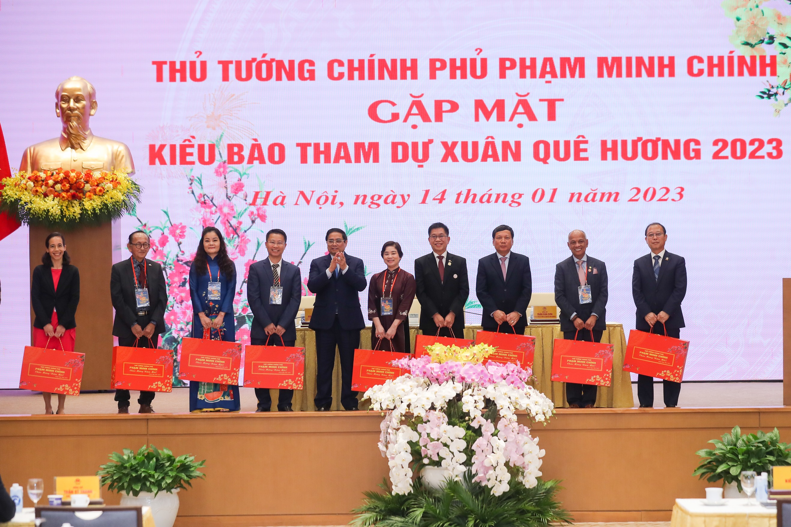 Đưa Việt Nam đến gần hơn với thế giới, mang thế giới đến gần hơn với Việt Nam - 0