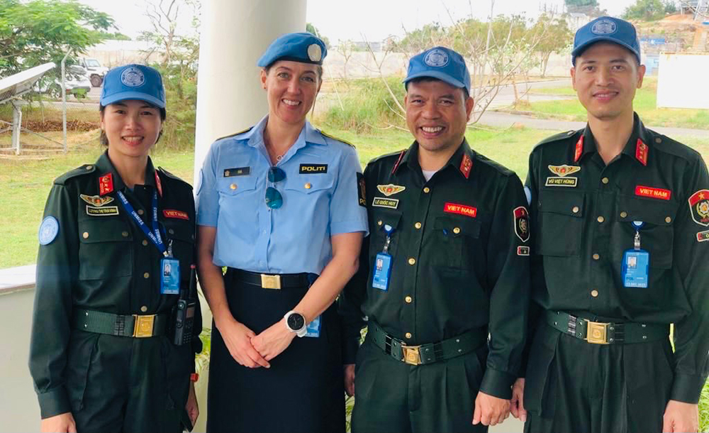 Có những người ươm mầm xanh hòa bình -0