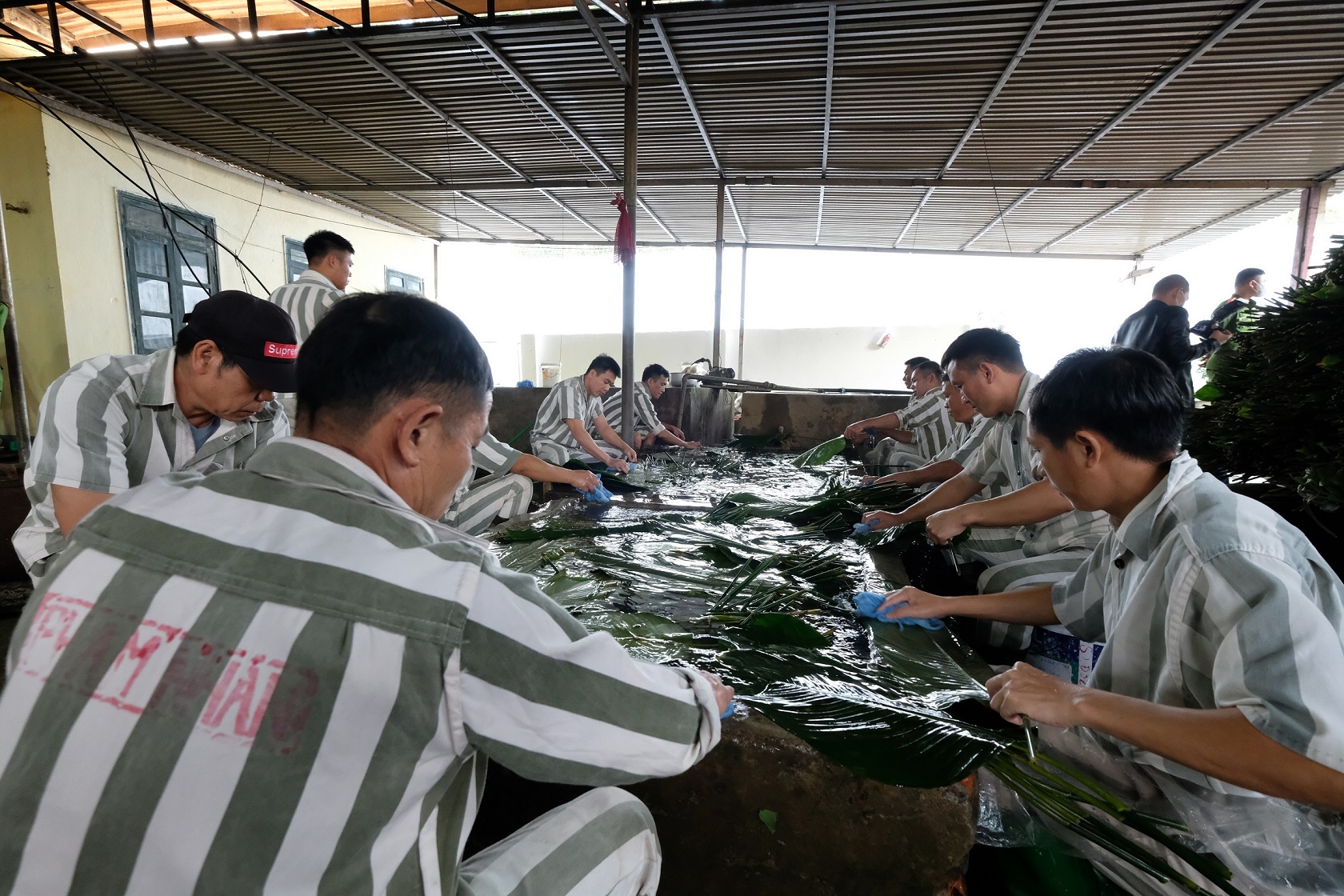 Tết sớm của những con người từng sa ngã - 0