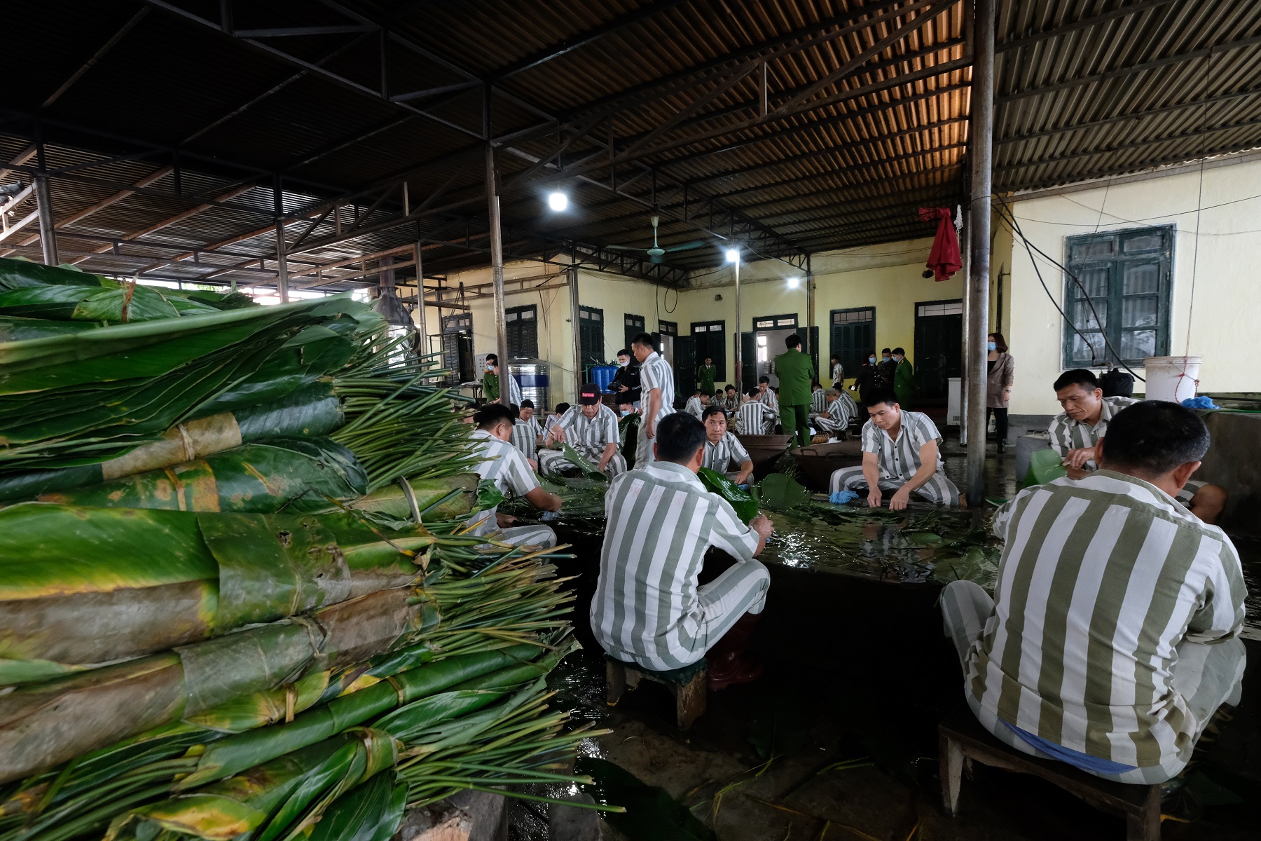 Tết sớm của những con người từng sa ngã - 1