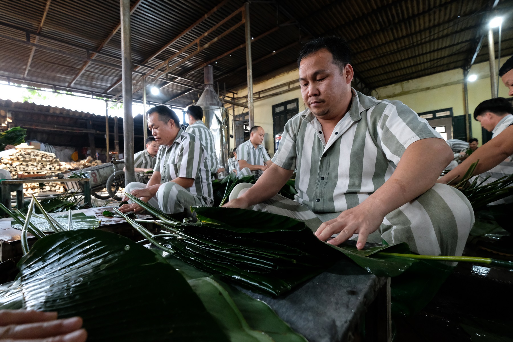 Tết sớm của những con người từng sa ngã - 2