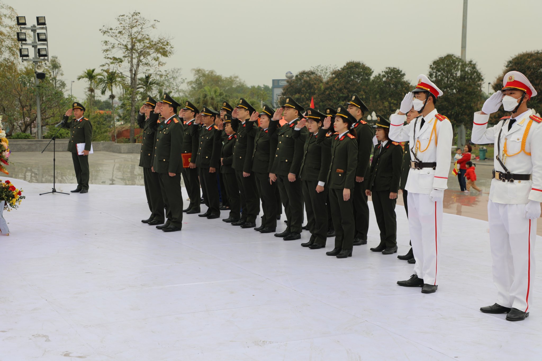 Đoàn công tác Thanh tra Bộ Công an và Cục Đối ngoại về thăm nơi khởi nguồn Sáu điều Bác Hồ dạy  - 1