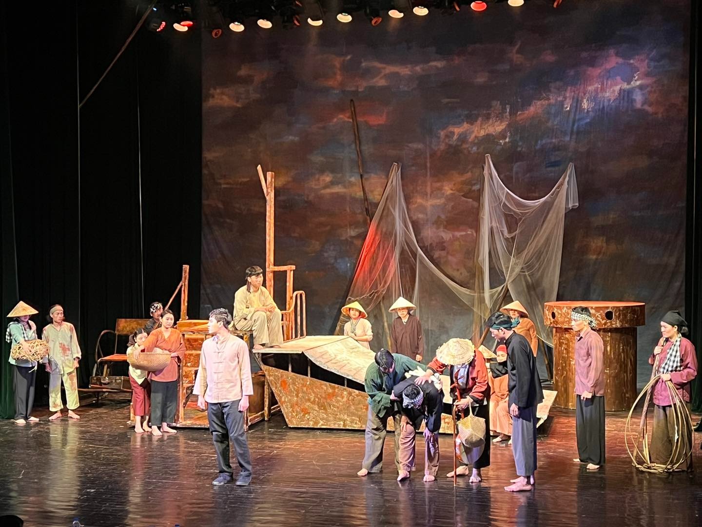 Truyền cảm hứng cho tuổi trẻ qua hình thức sân khấu hóa - 0