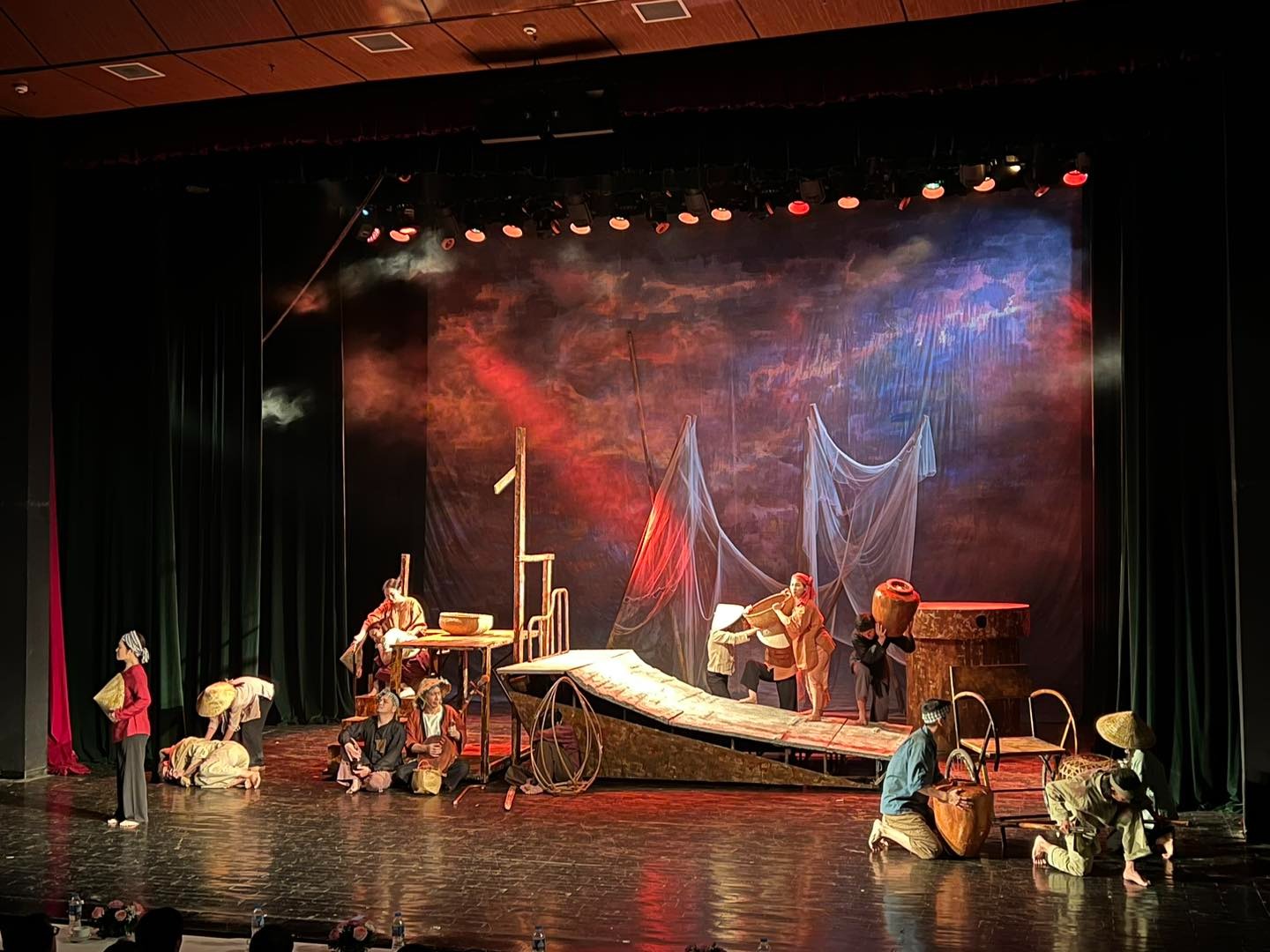 Truyền cảm hứng cho tuổi trẻ qua hình thức sân khấu hóa - 1