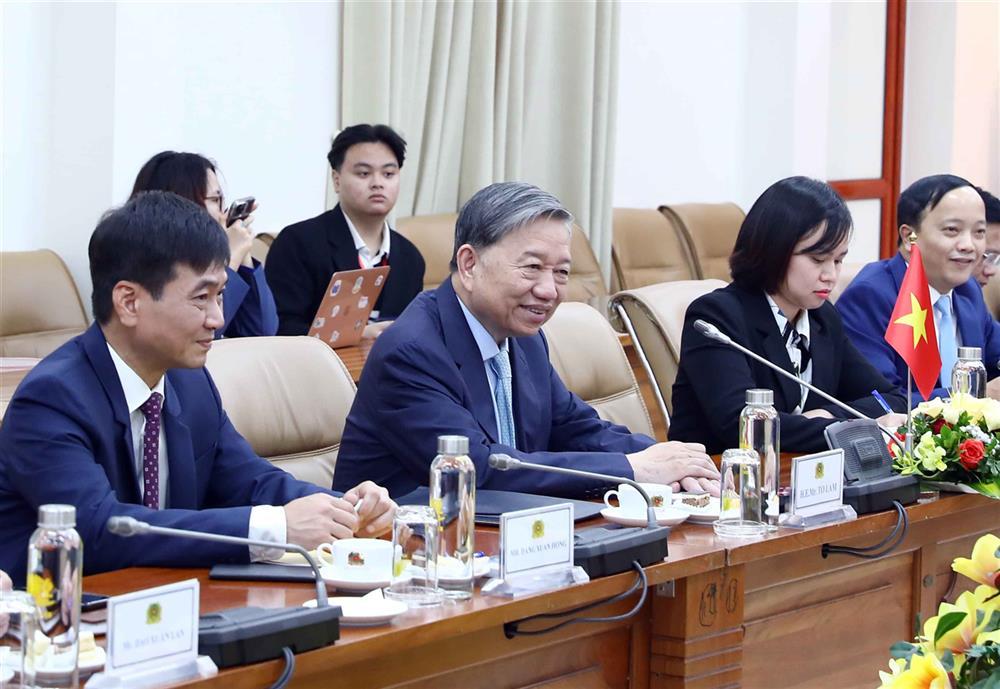 Vietnam-US economic, trade and investment relations thriving: USABC President Ted Osius - 1