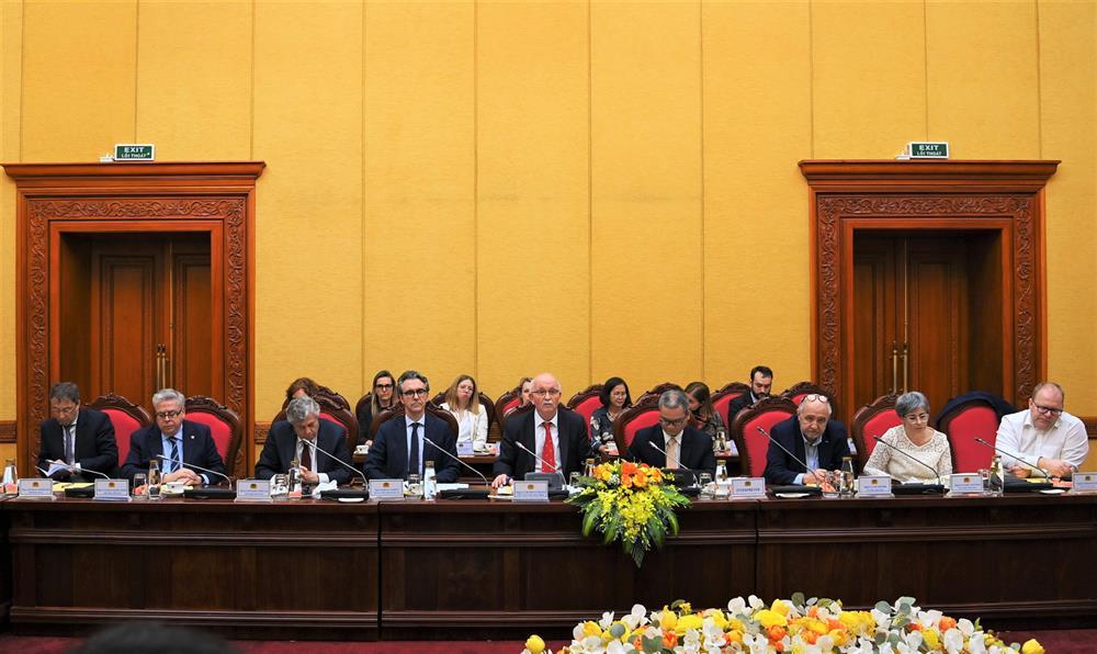 Deputy Minister Le Quoc Hung receives EU official - 1