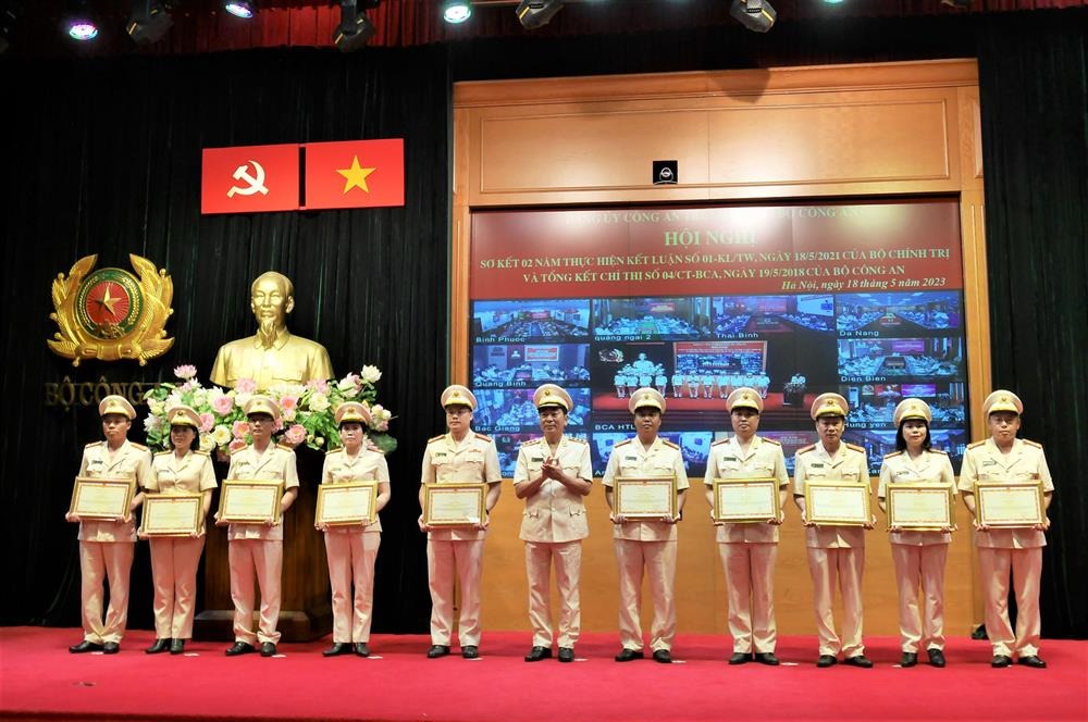 Ministry of Public Security honors role-models in implementing Uncle Ho’s teachings - 0