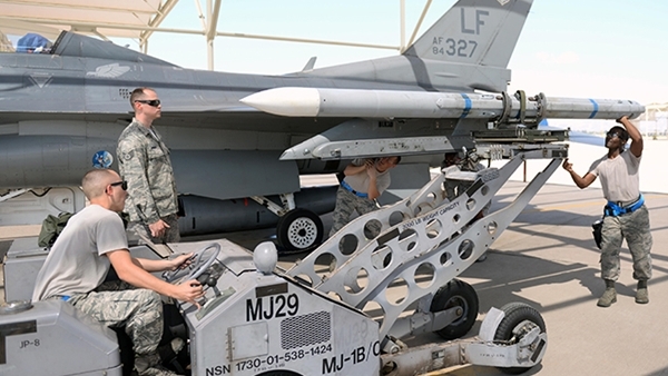 米国がウクライナ向けにF-16パイロットを訓練しているのがどのような「青信号」であるか見てみましょう。