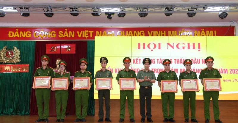 Quang Ninh Police Department reviews results of implementing tasks - 1