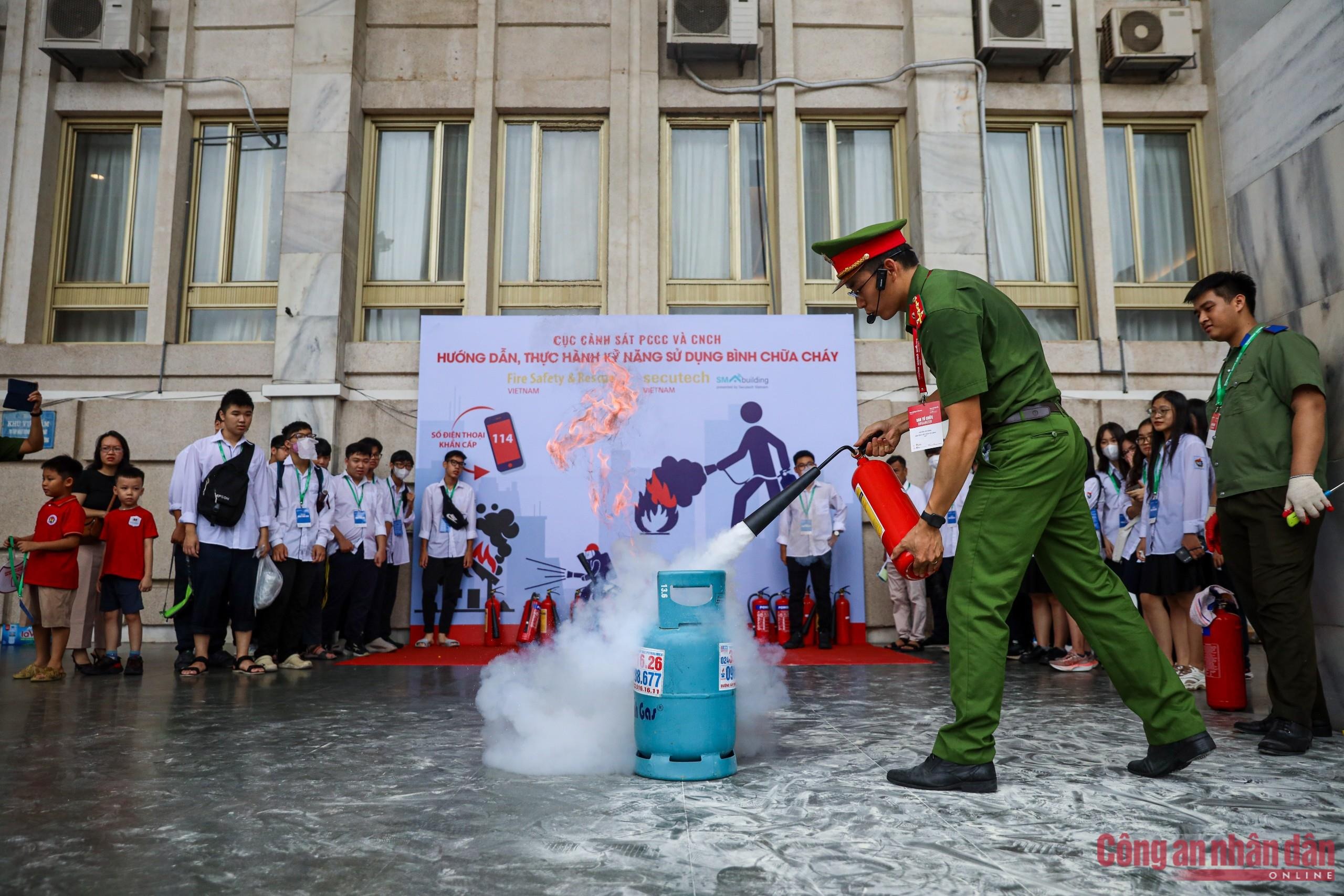 Int’l exhibition on fire equipment and solutions wraps up - 1