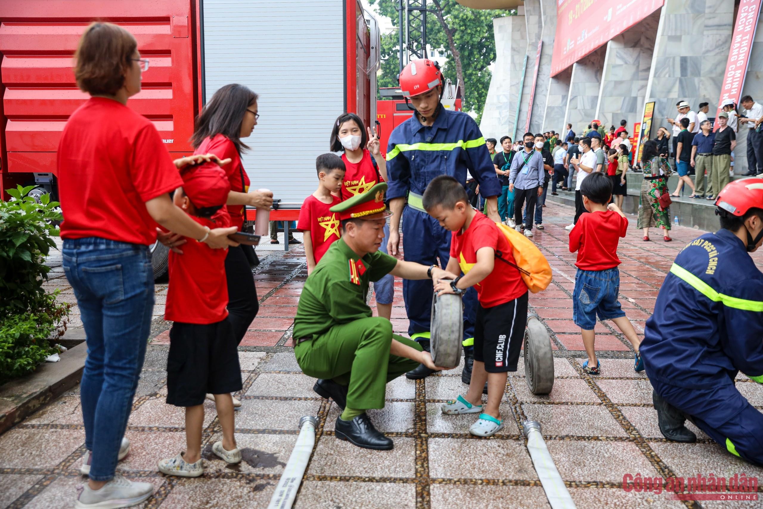 Int’l exhibition on fire equipment and solutions wraps up - 4