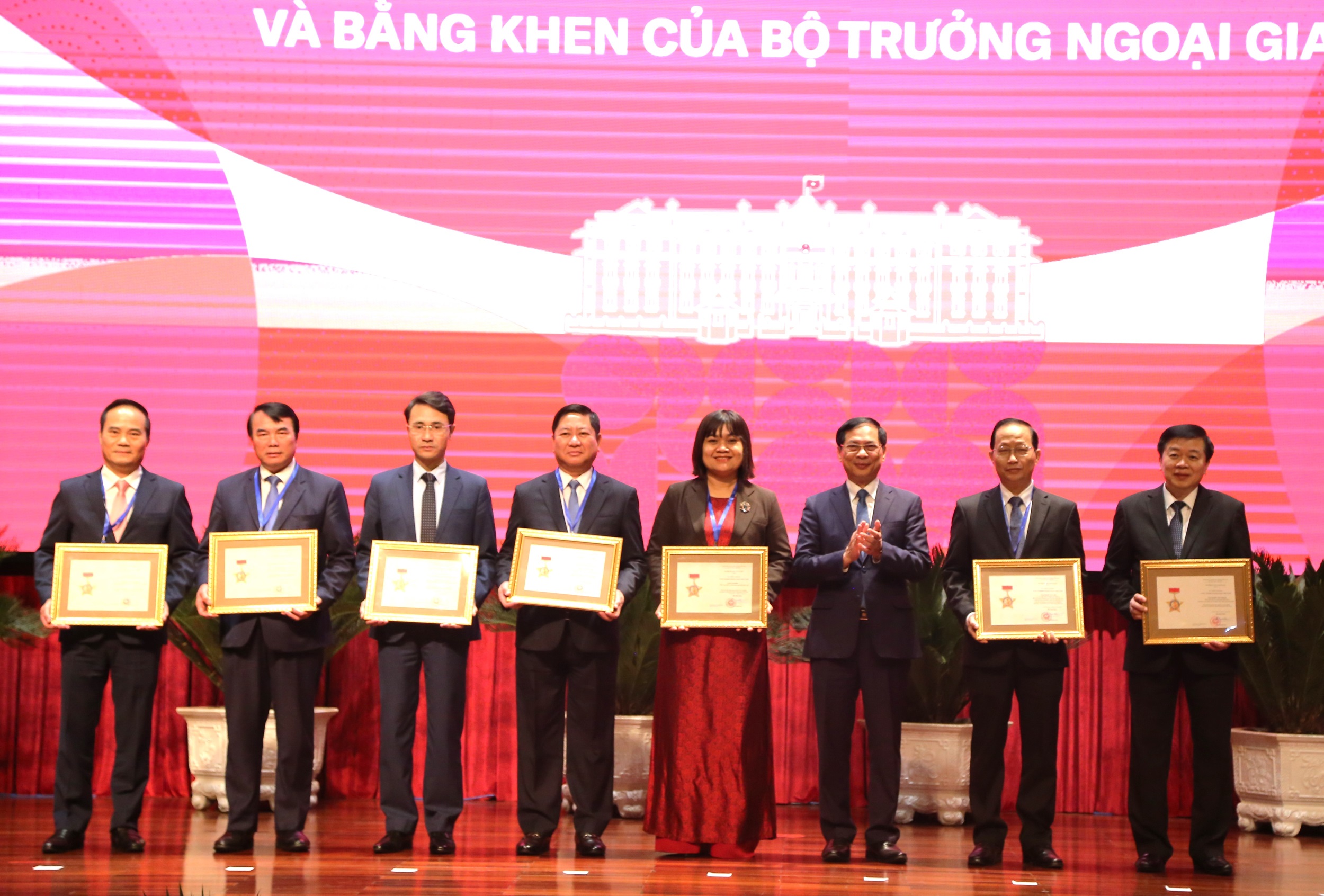 Đối ngoại địa phương là một trong những binh chủng quan trọng của đối ngoại Việt Nam - 0