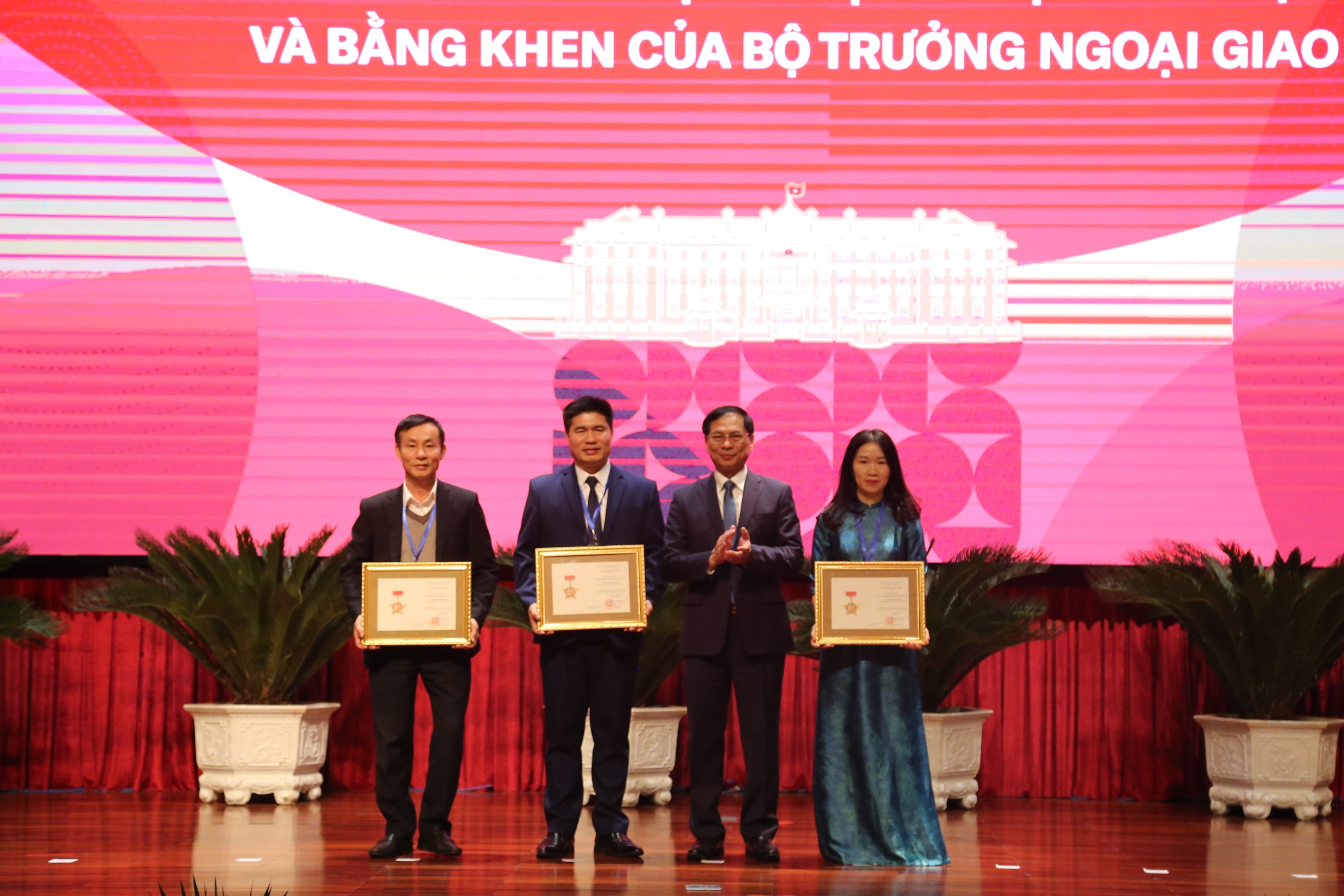 Đối ngoại địa phương là một trong những binh chủng quan trọng của đối ngoại Việt Nam - 1