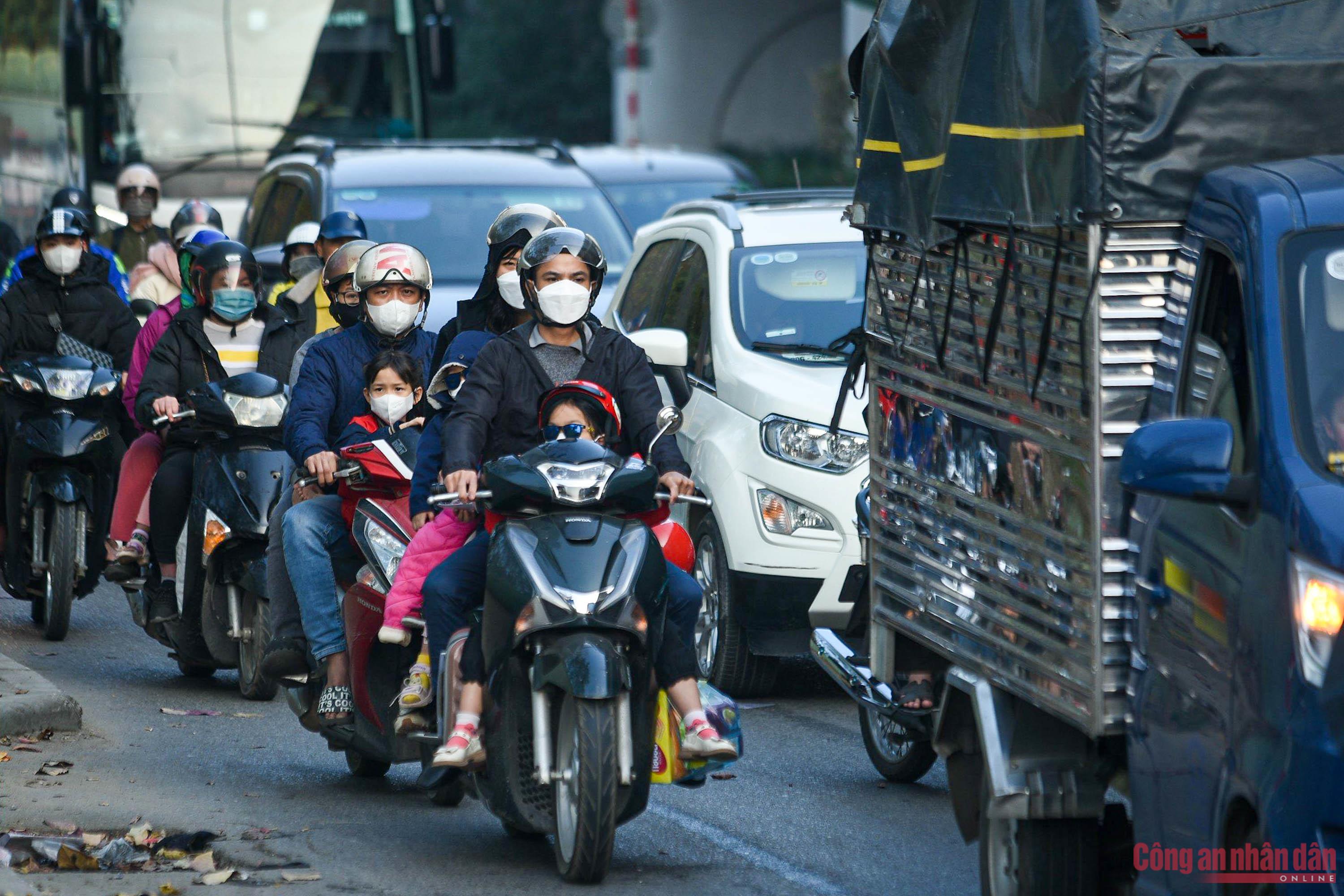Kết thúc nghỉ Tết, cửa ngõ phía Nam Thủ đô đông nghịt người và xe -4