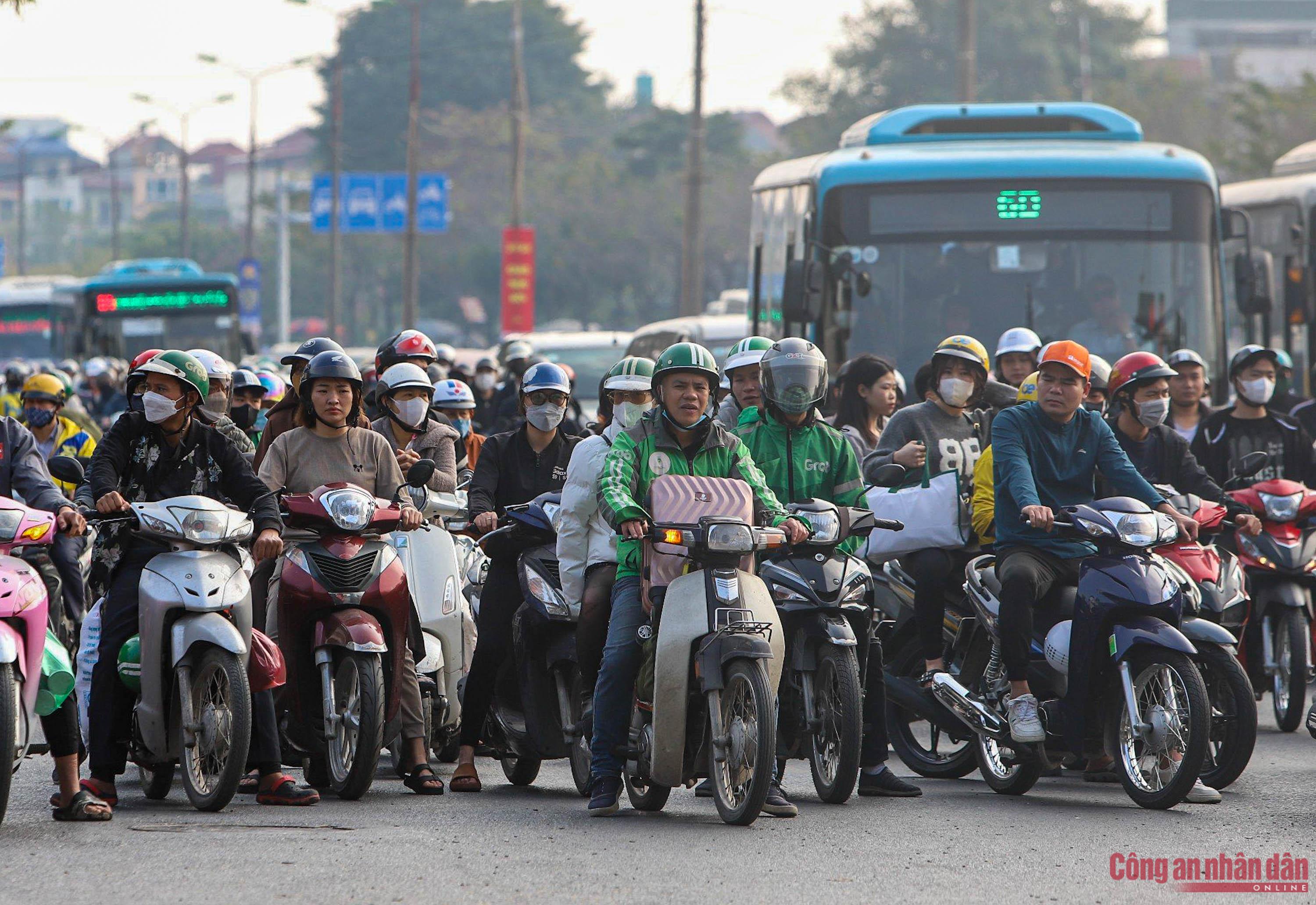 Kết thúc nghỉ Tết, cửa ngõ phía Nam Thủ đô đông nghịt người và xe -7