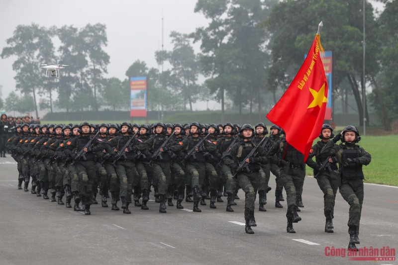 Minister Phan Van Giang and Minister To Lam review rehearsal of armed forces parade in celebration of Dien Bien Phu Victory - 4