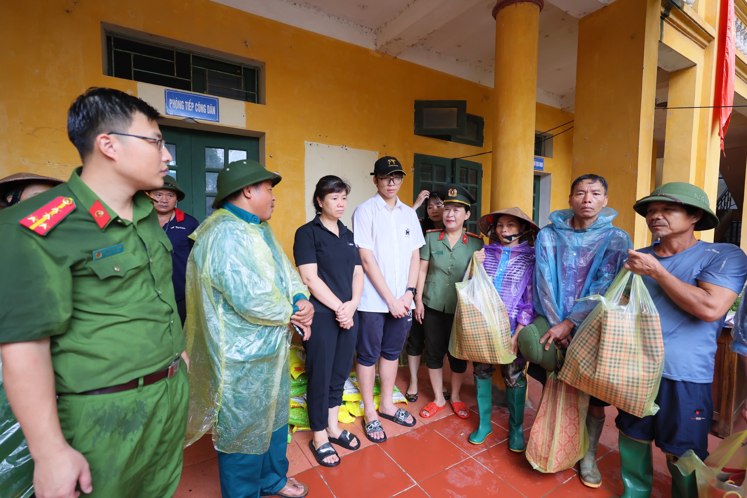 Kịp thời hỗ trợ bà con bị ảnh hưởng bởi ngập úng tại Chương Mỹ  - 8